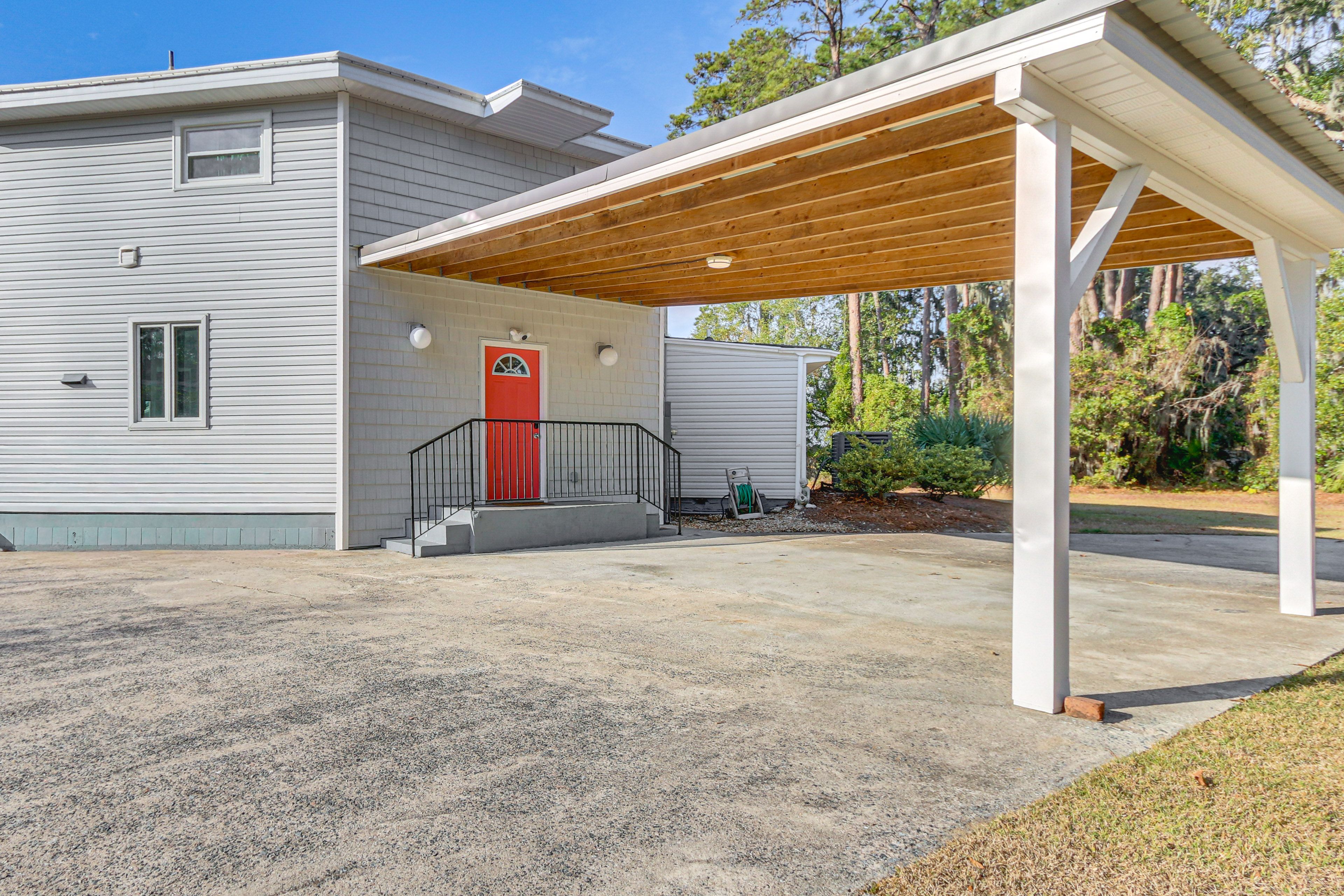 Driveway Parking | 5 Vehicles | Boat/Trailer Parking