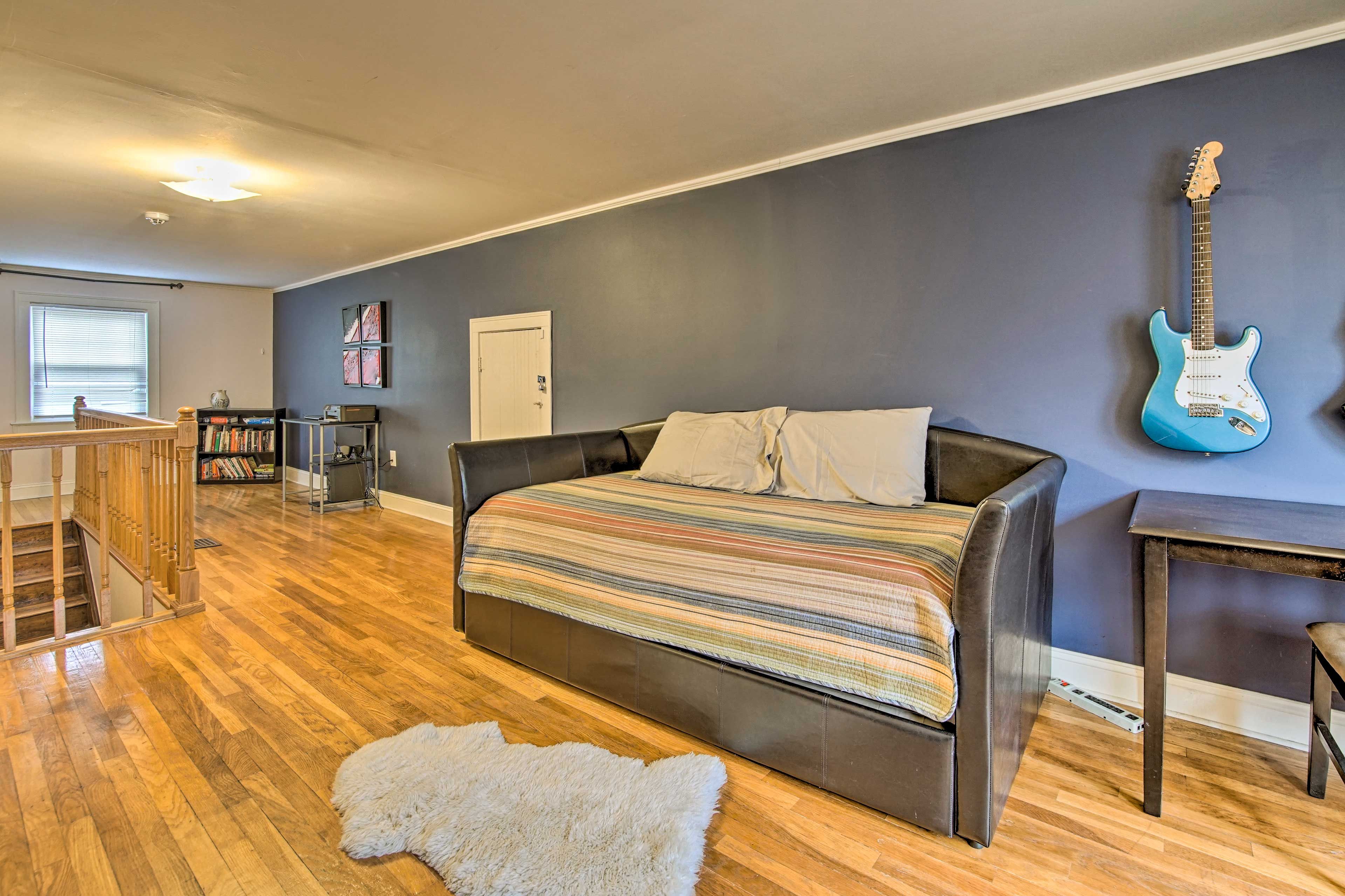 Bedroom 2 | Queen Day Bed w/ Twin Trundle