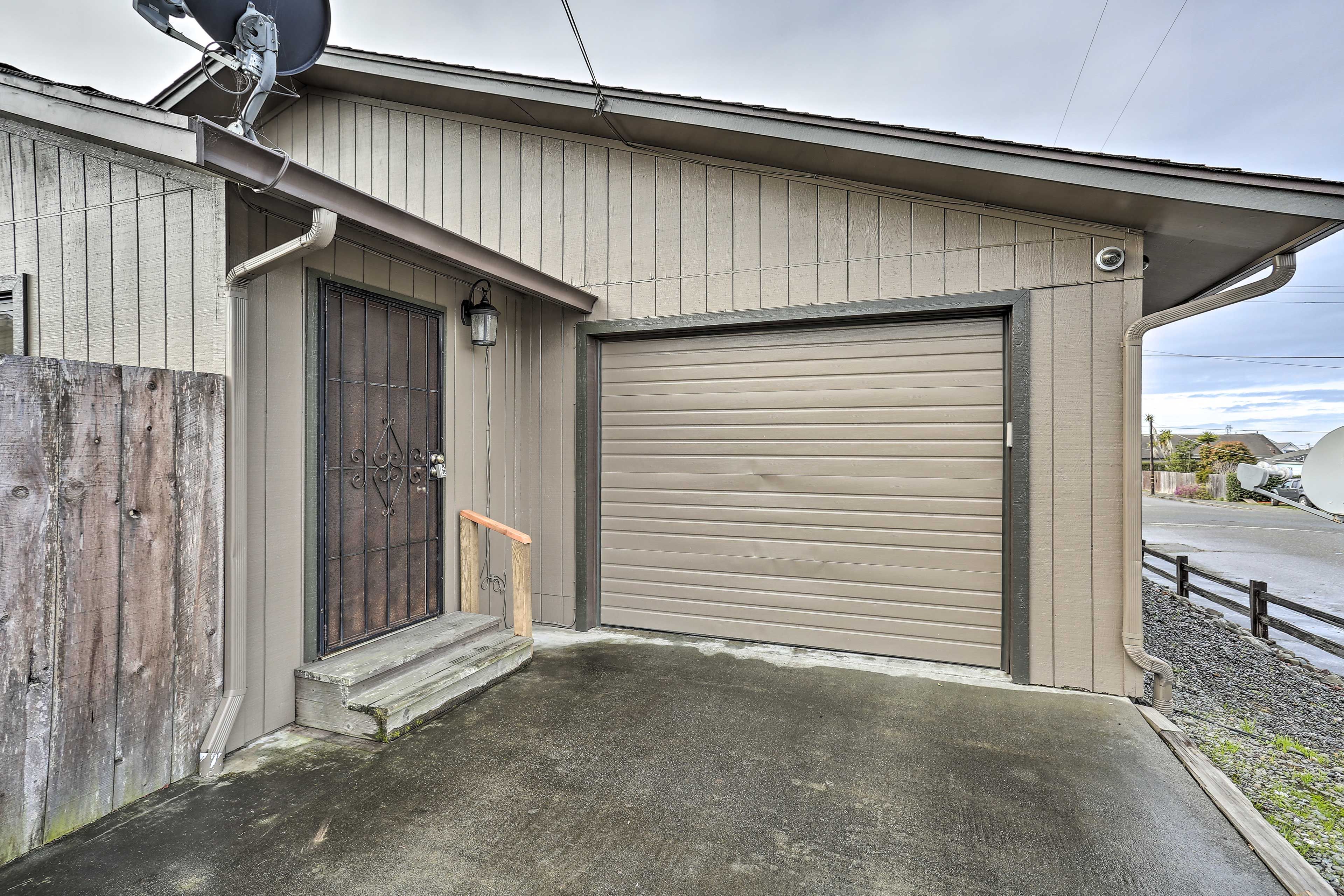 Parking | Garage (1 Vehicle) | Driveway (1 Vehicle)