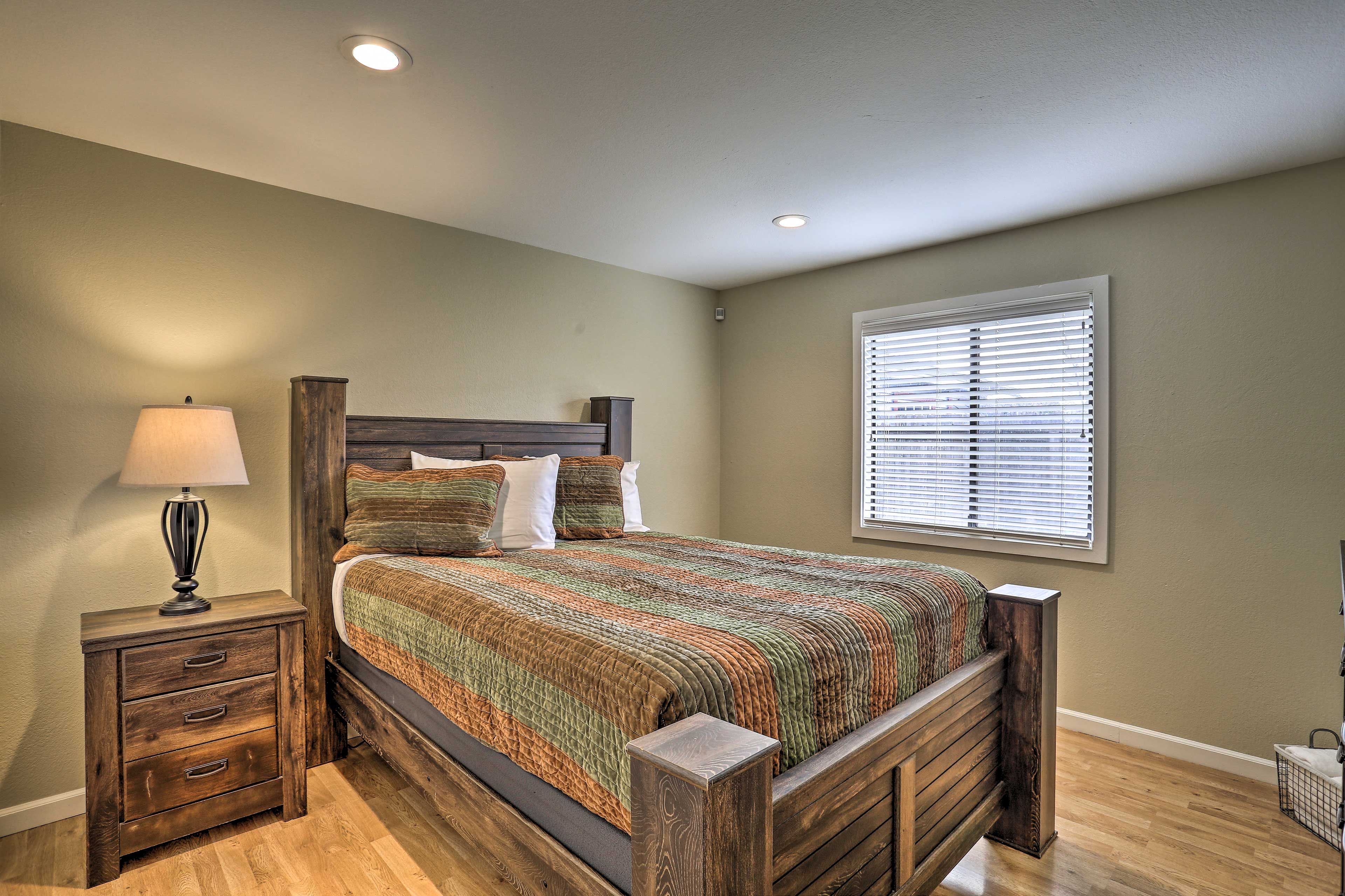 Bedroom 2 | Queen Bed
