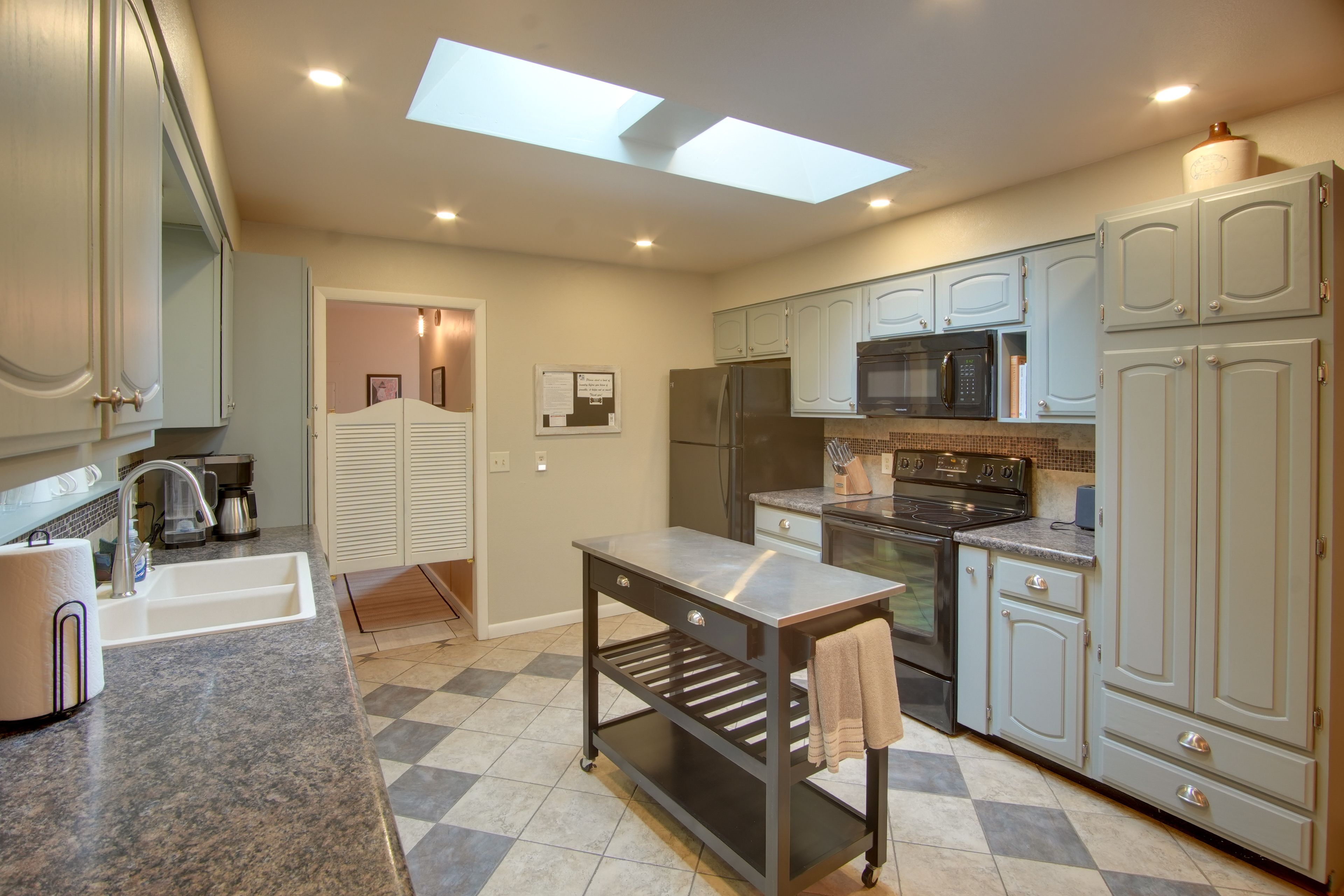 Kitchen | Crockpot | Toaster | Dishware & Flatware | Drip Coffee Maker