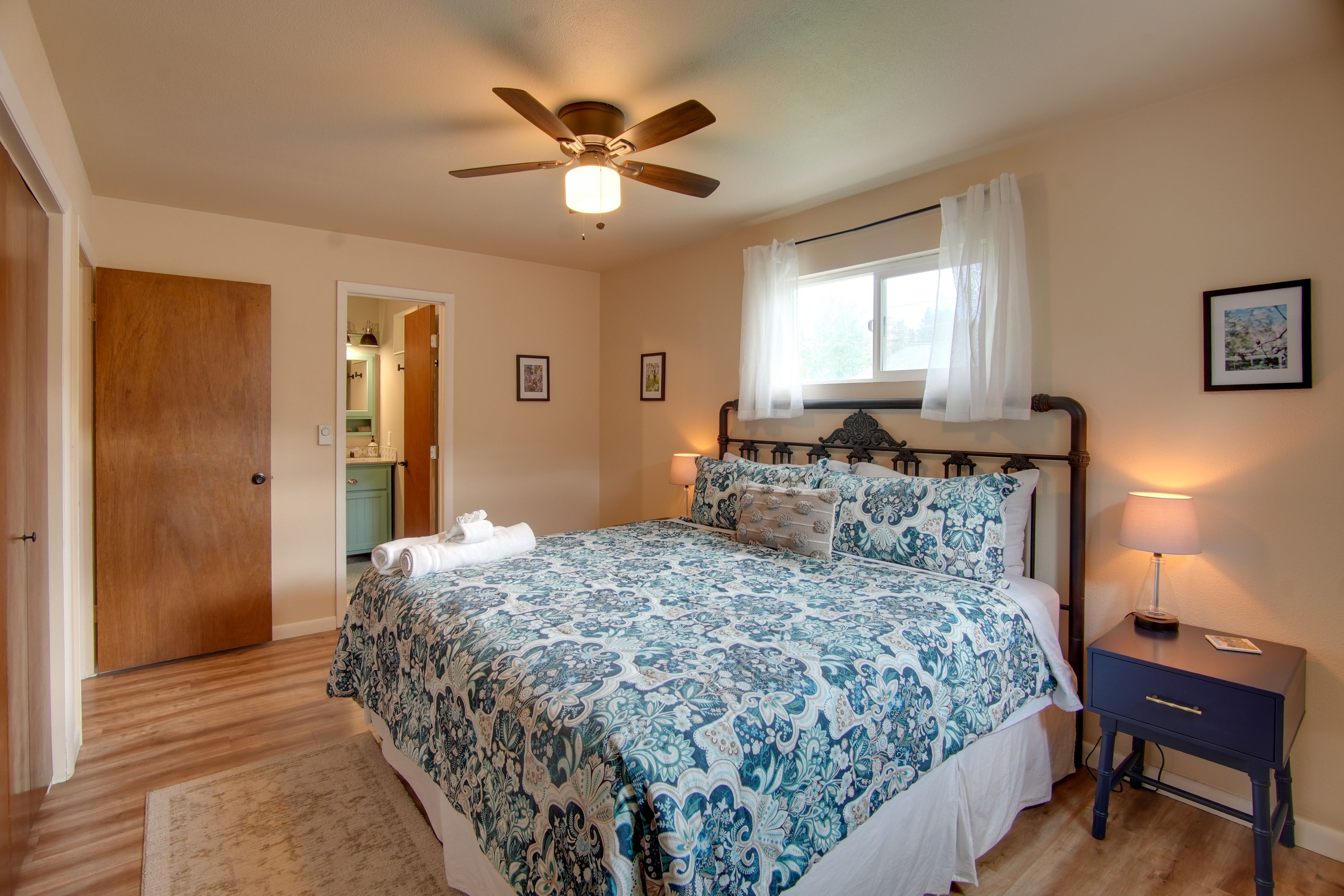 Bedroom 1 | King Bed
