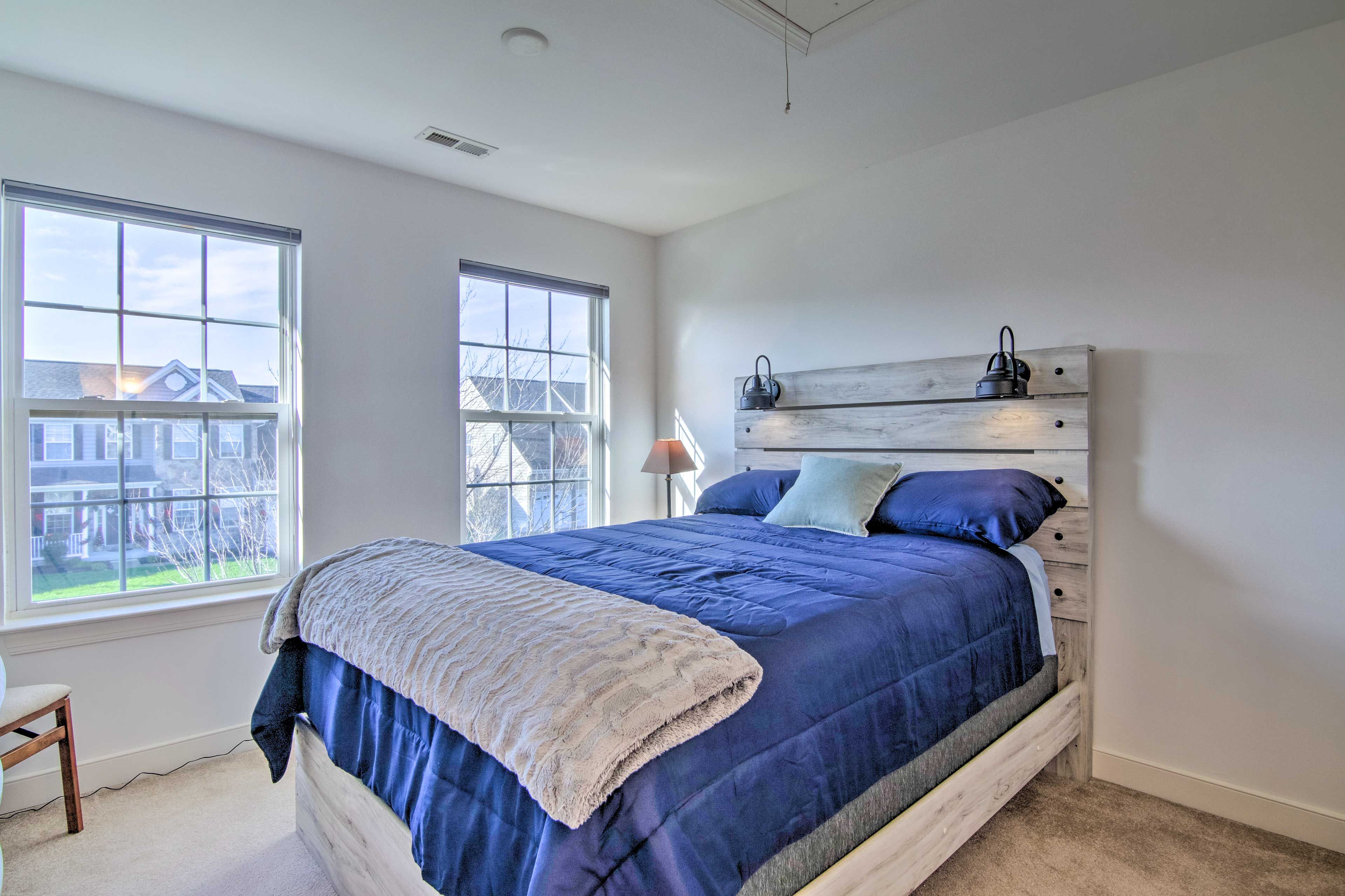 Bedroom 2 | 2nd Floor | Queen Bed
