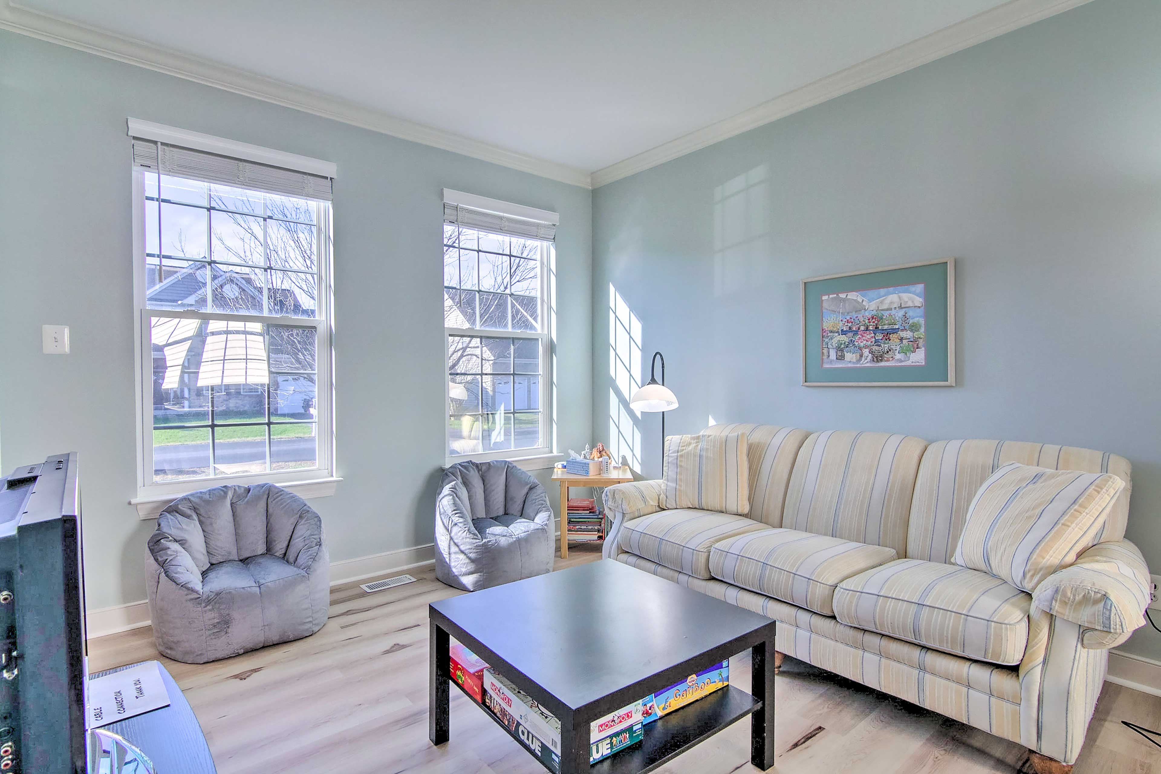 Children's Living Area | 1st Floor | Cable TV | DVD Player | Books & Board Games