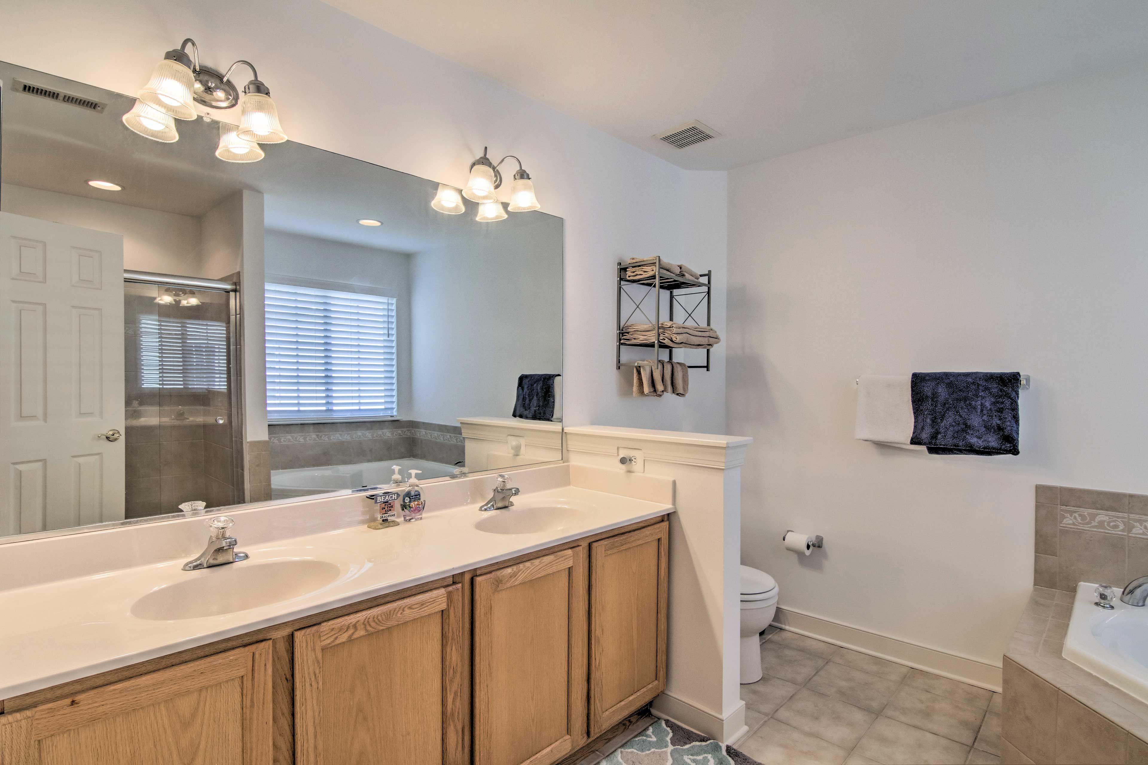 En-Suite Bathroom | Complimentary Toiletries | Hair Dryer