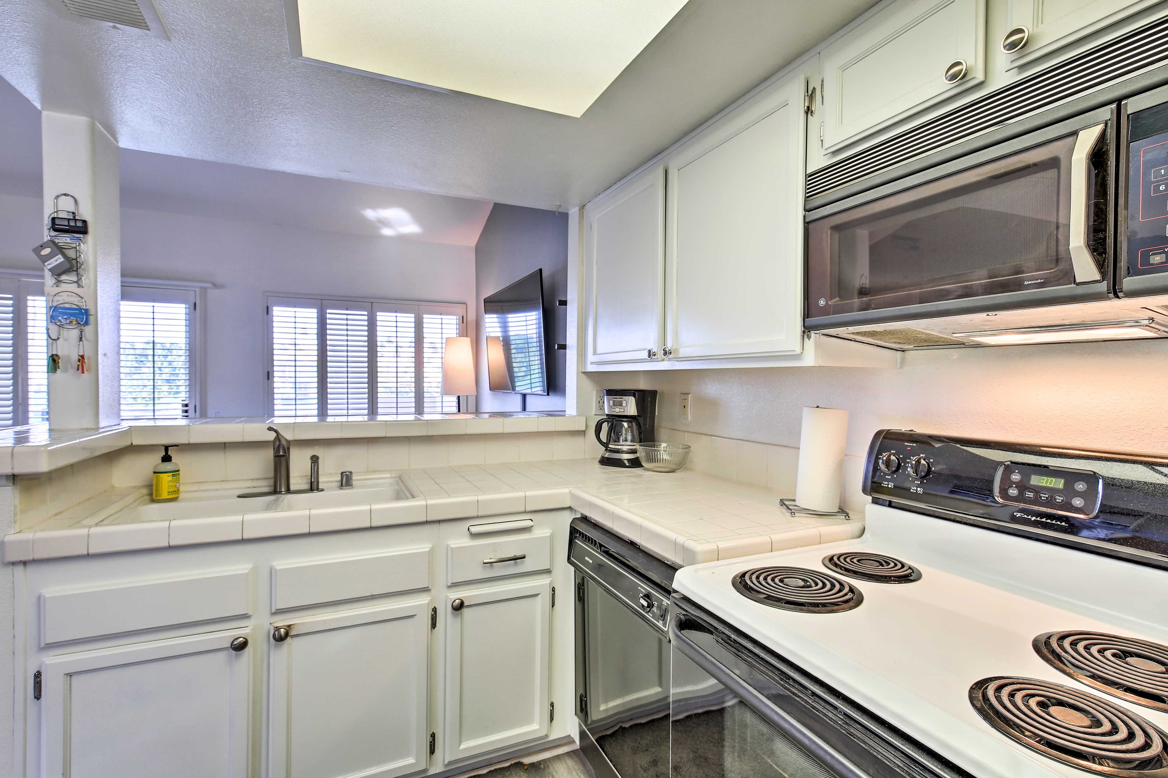 Fully Equipped Kitchen | Dishware/Flatware | Cooking Basics