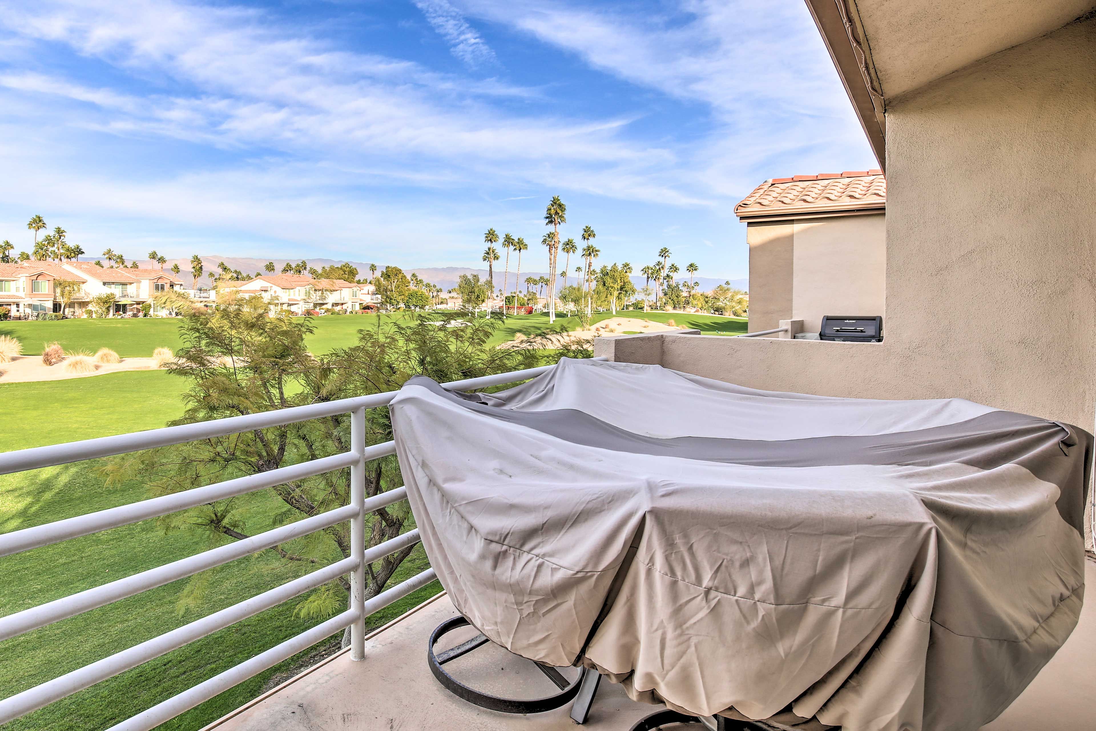 Private Patio | Dining Table