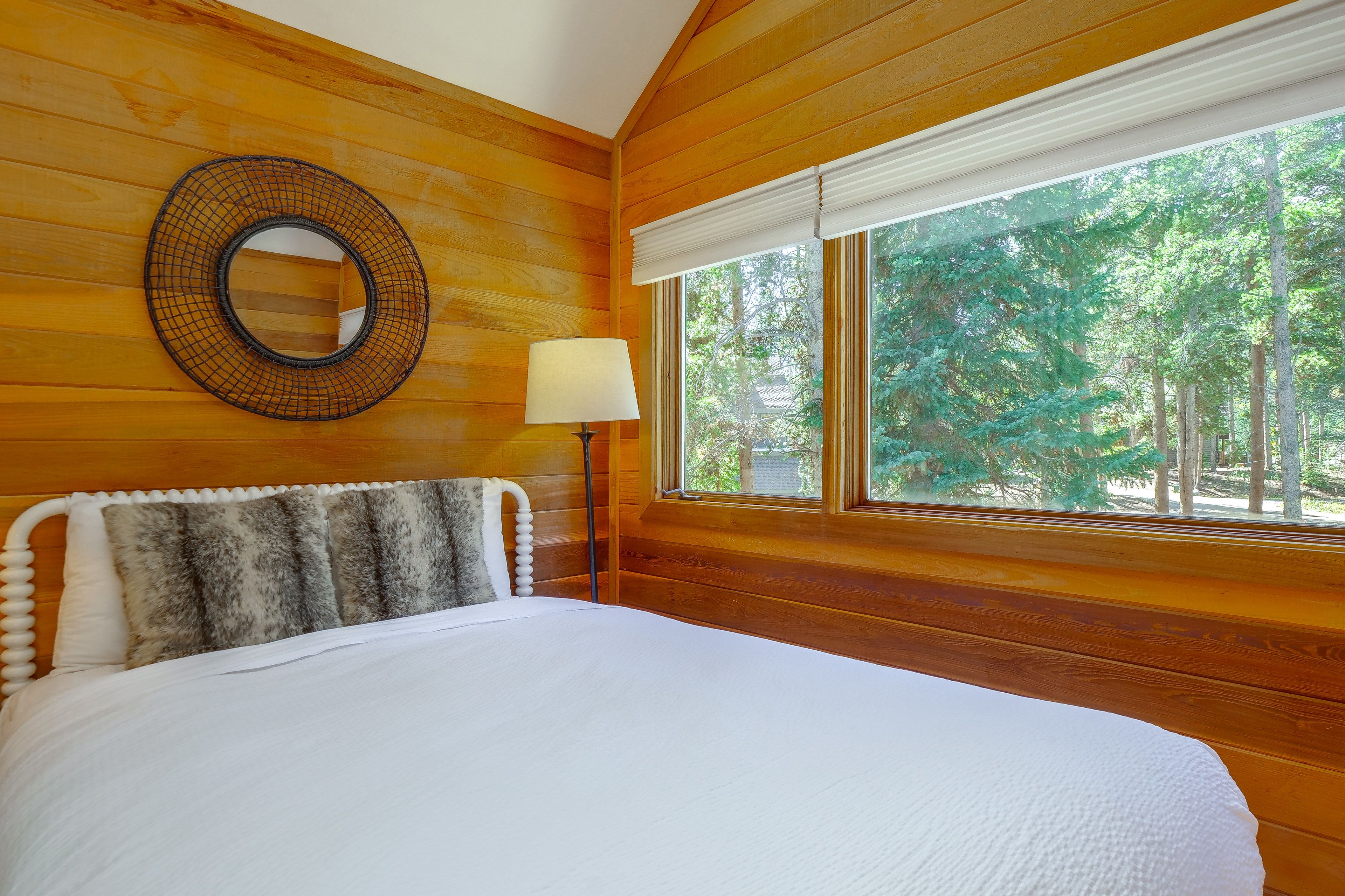 Bedroom 5 | Queen Bed
