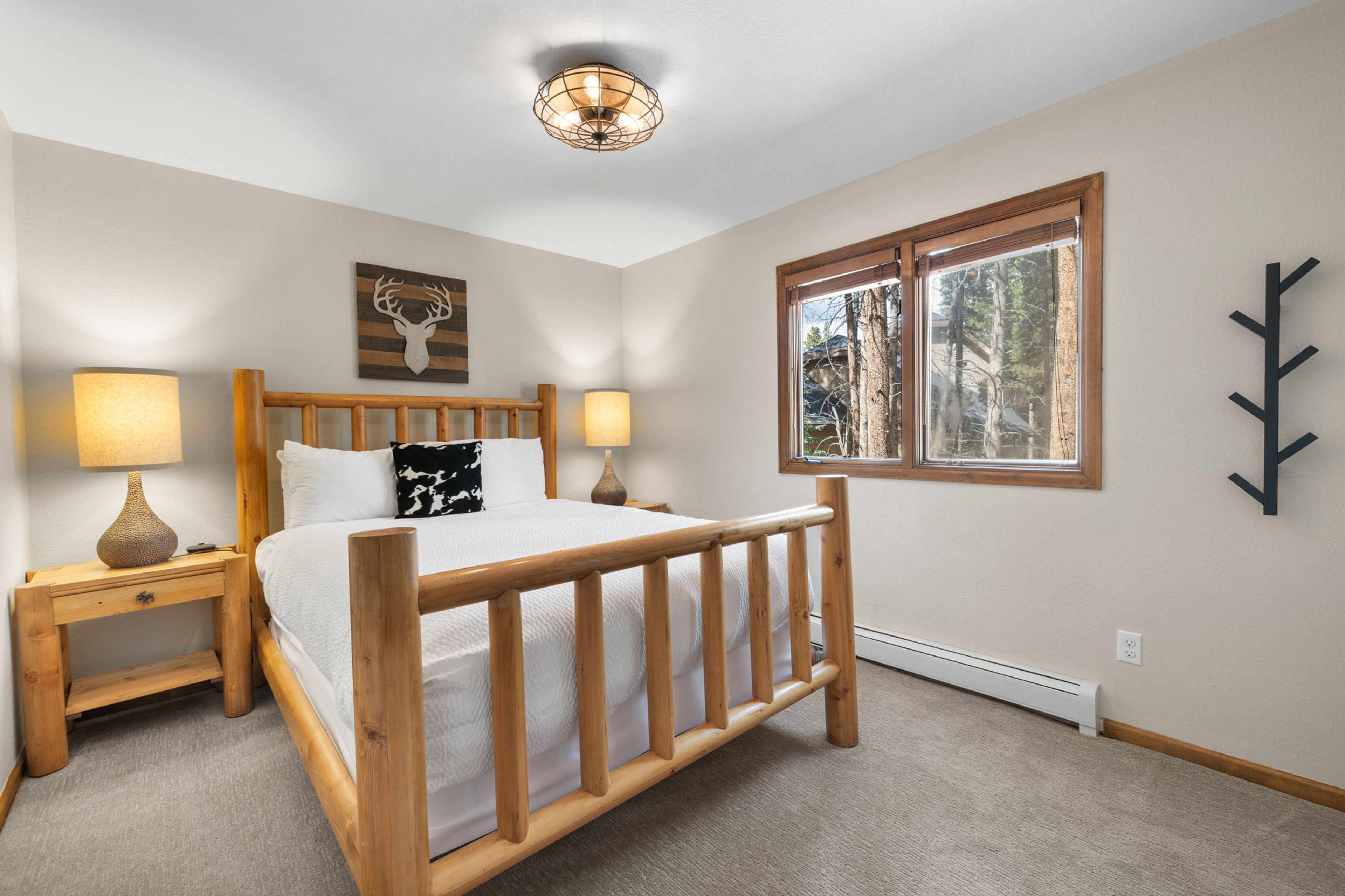 Bedroom 3 | Queen Bed