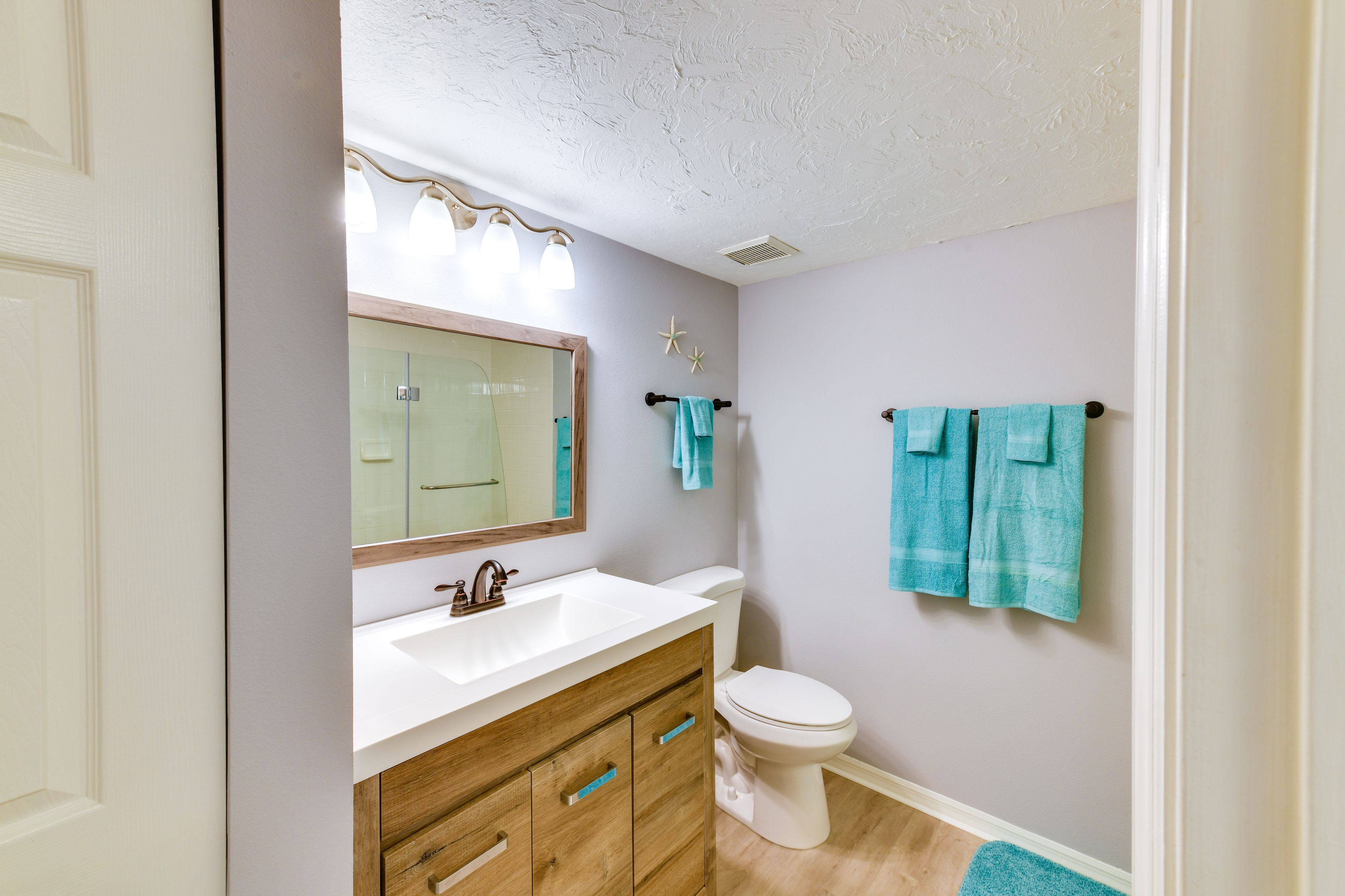Full Bathroom 2