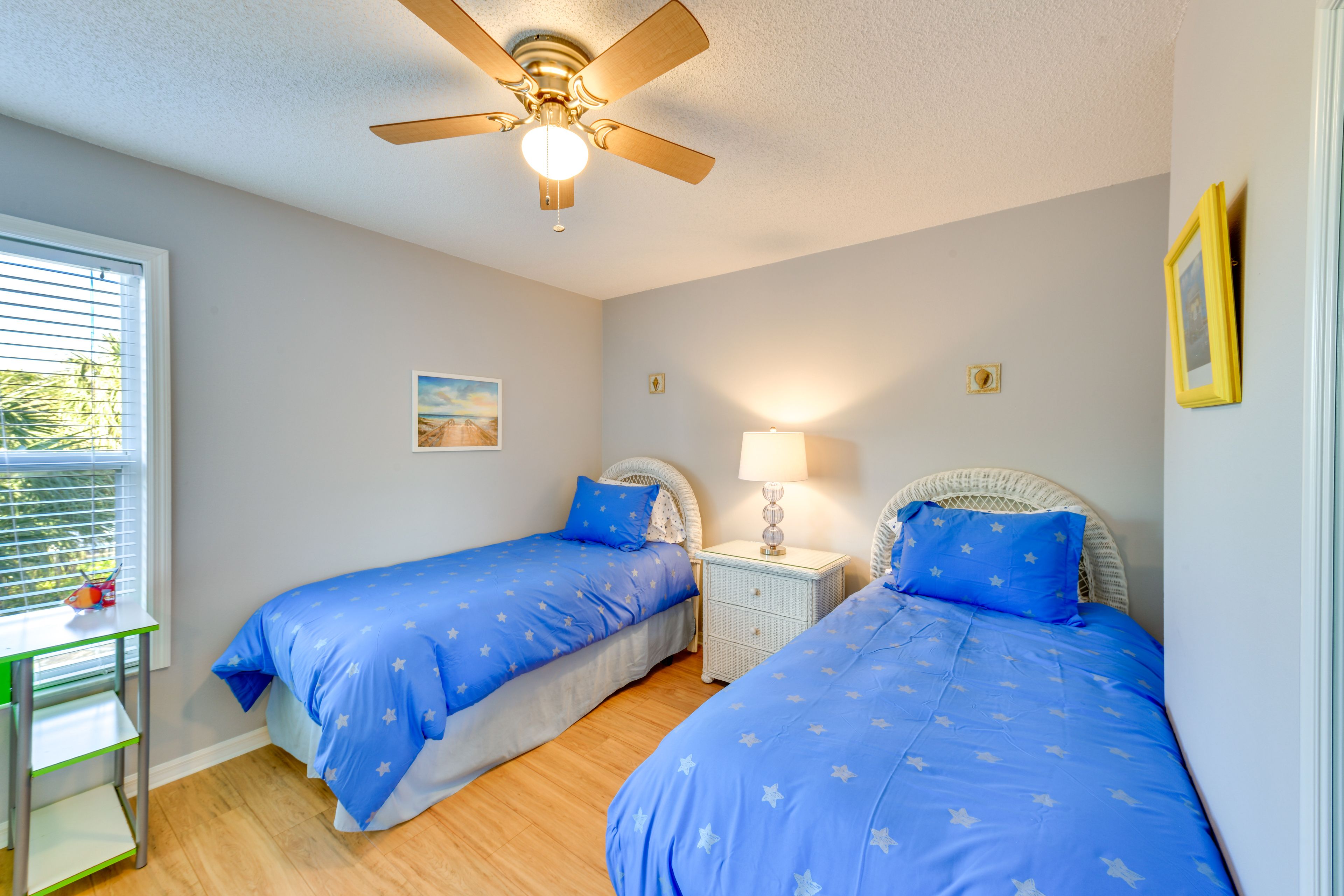 Bedroom 2 | 2 Twin Beds | Cable TV