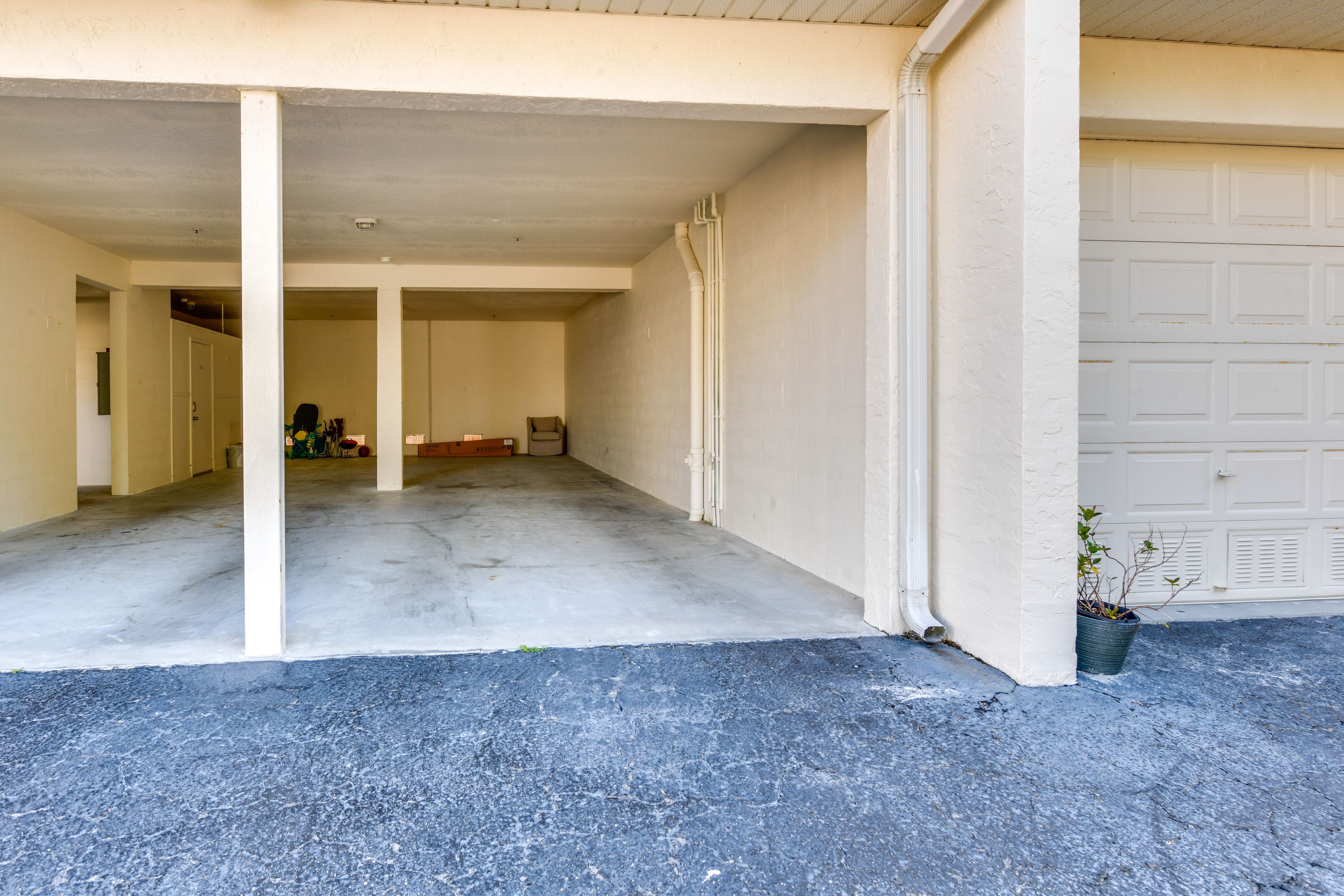 Parking | Carport (2 Vehicles) | Complex (First-Come, First-Served)
