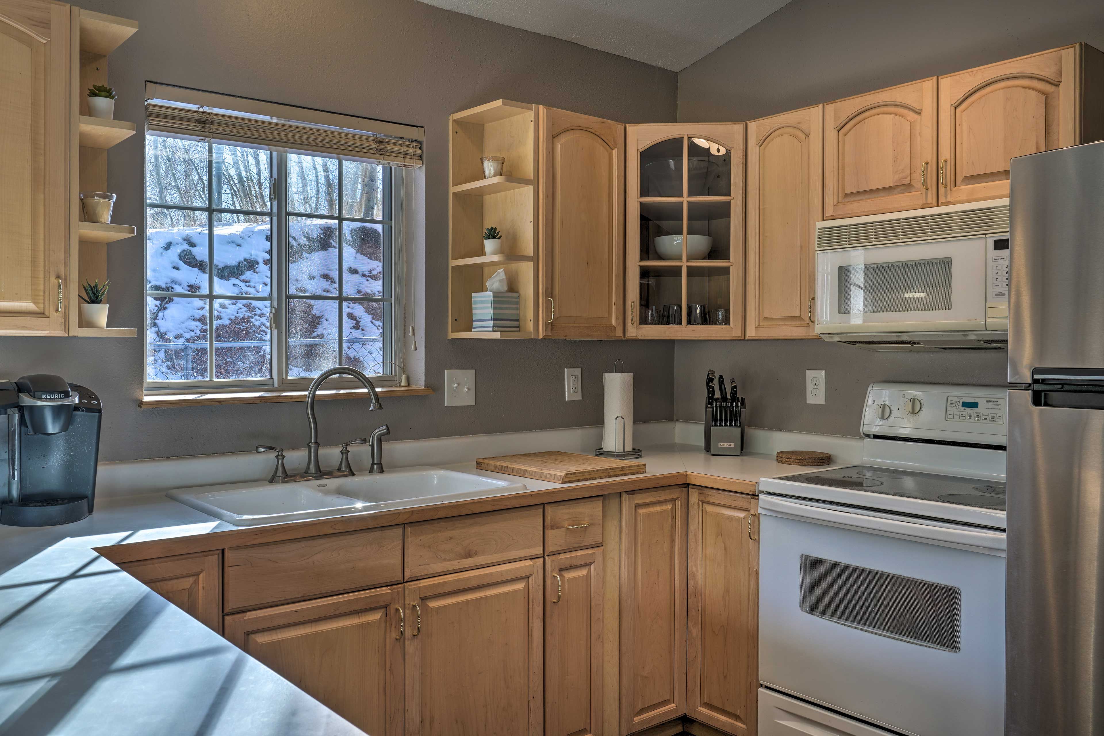 Fully Equipped Kitchen | Flatware Provided