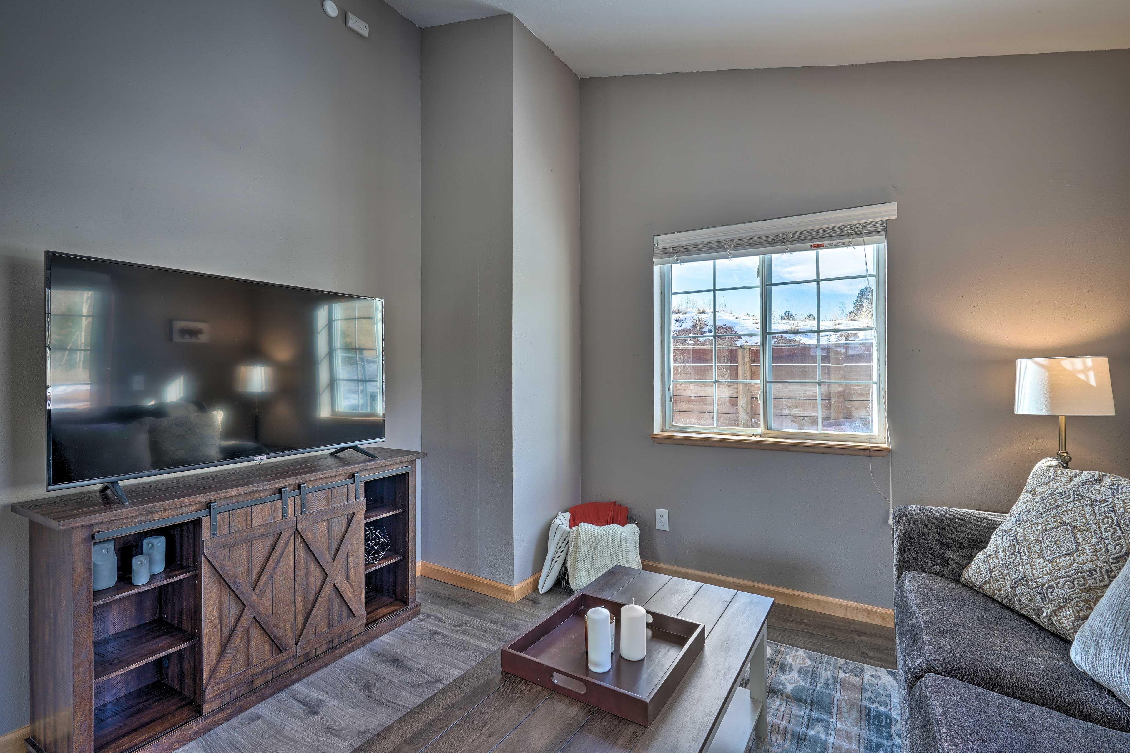 Living Room | Free WiFi | Smart TV
