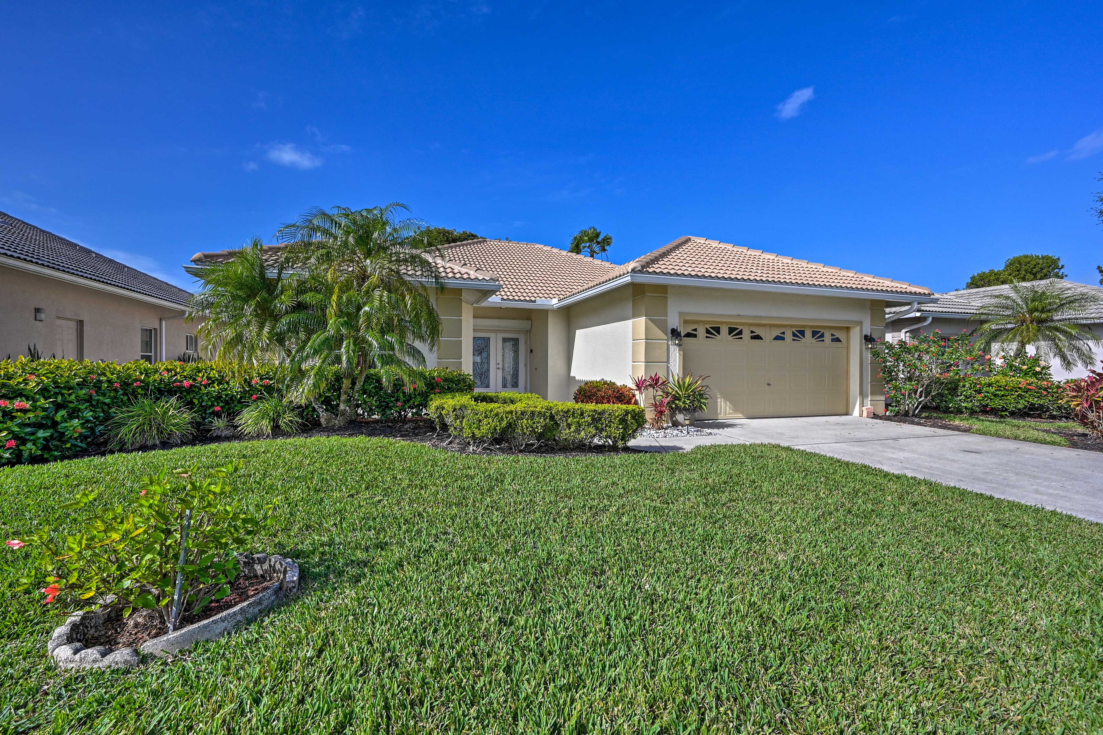 House Exterior | Driveway Parking | 2 Vehicles | Garage Parking | 2 Vehicles