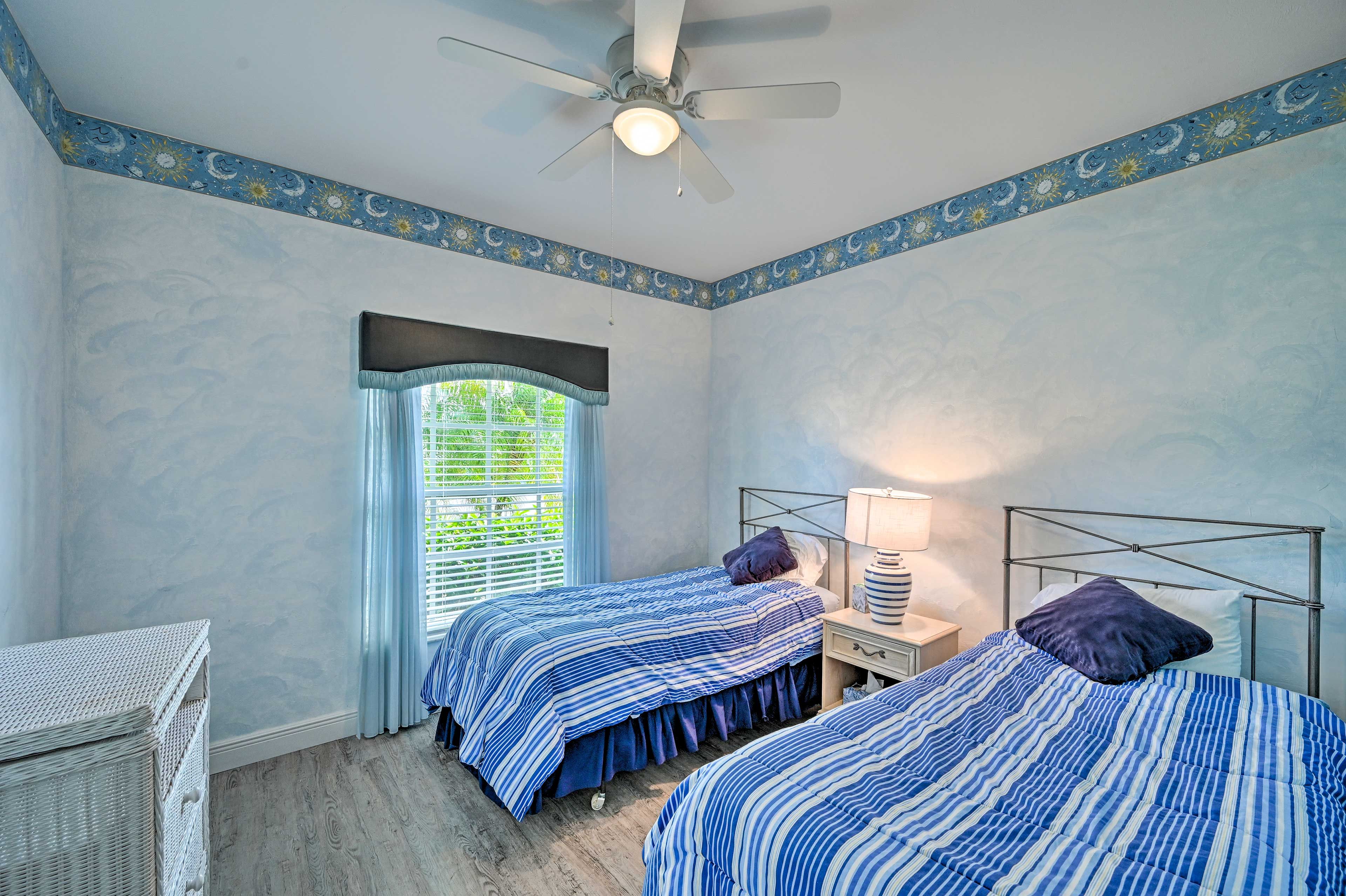 Bedroom 3 | Two Twin Beds