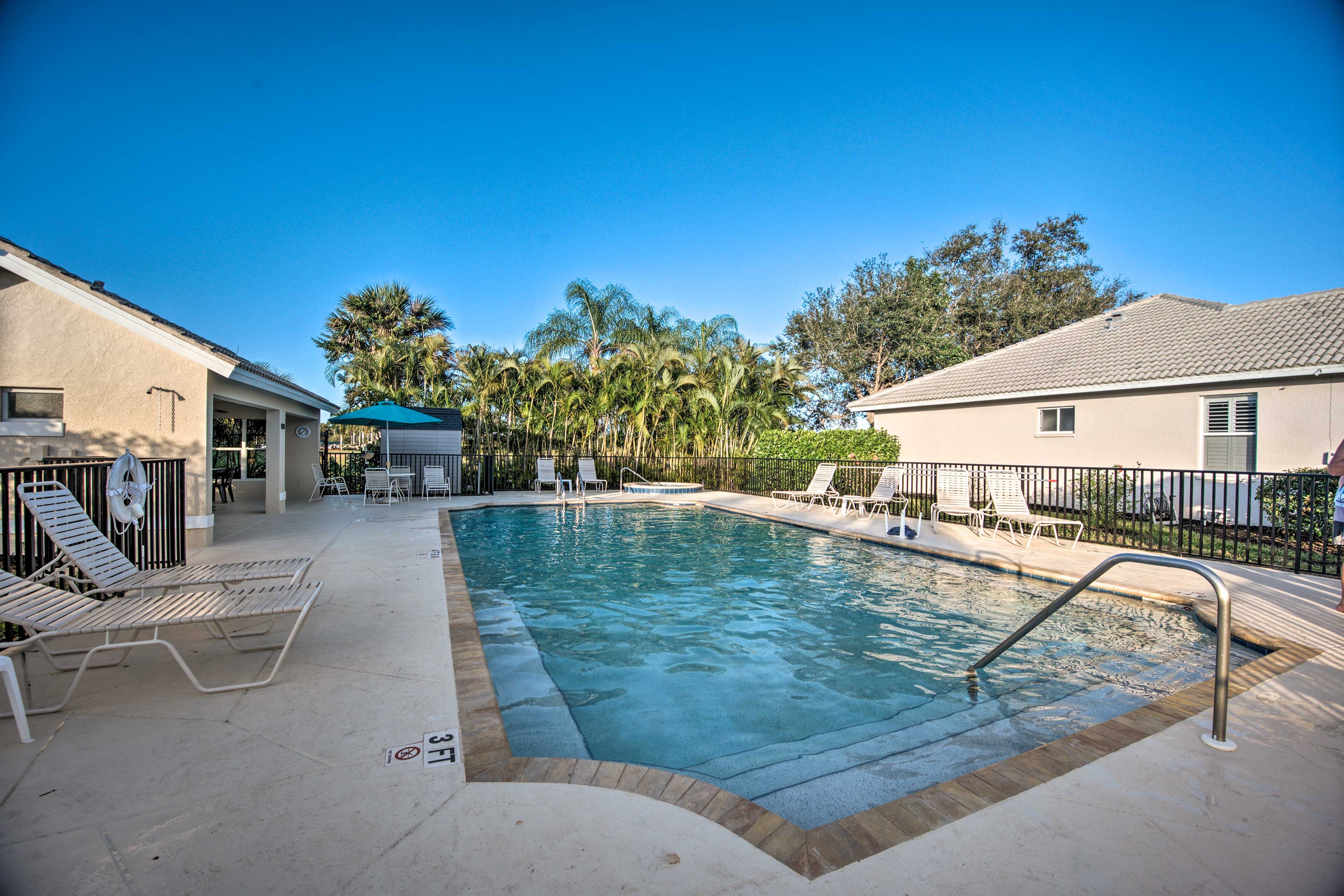 Community Pool & Hot Tub