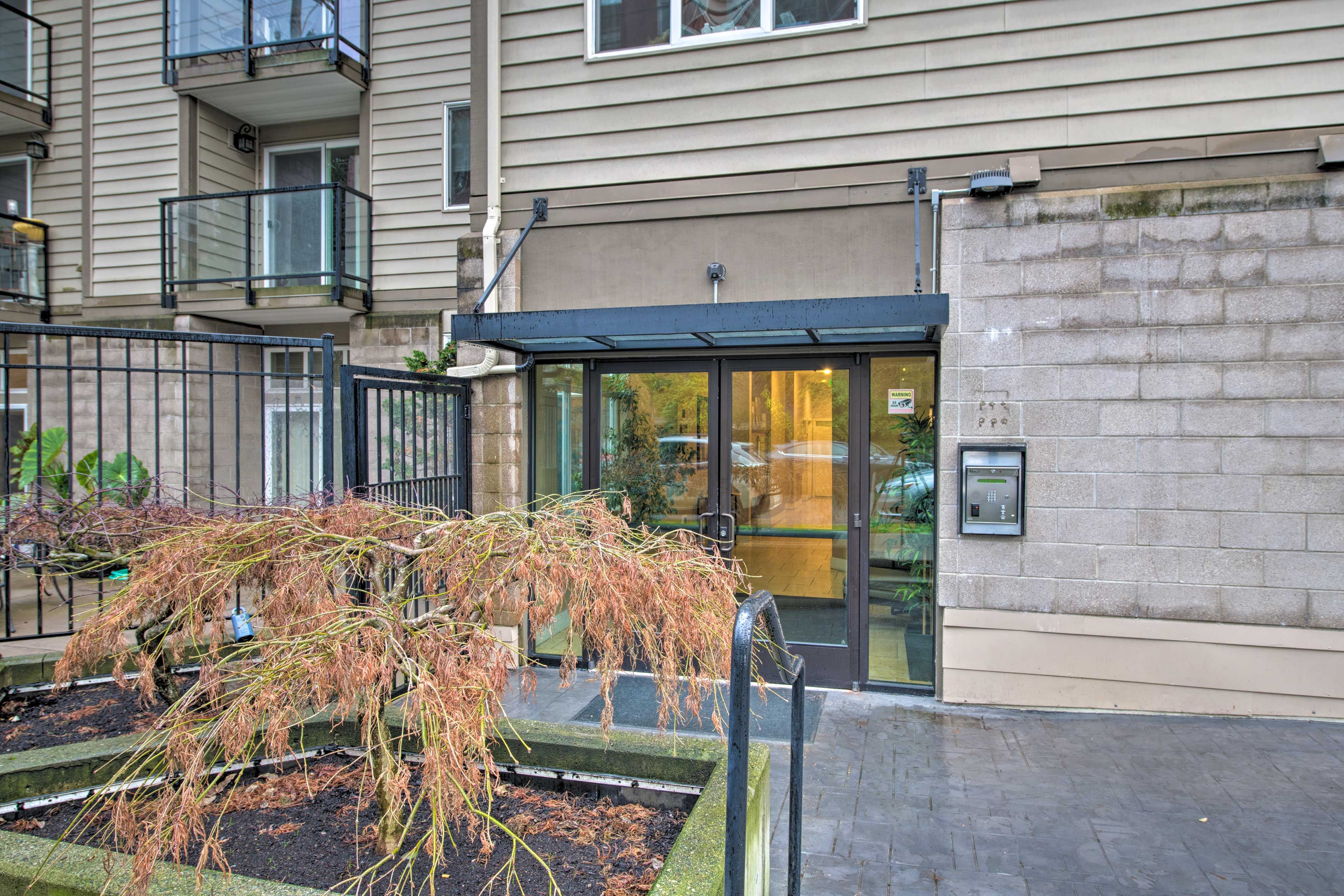 Condo Exterior | Street Parking
