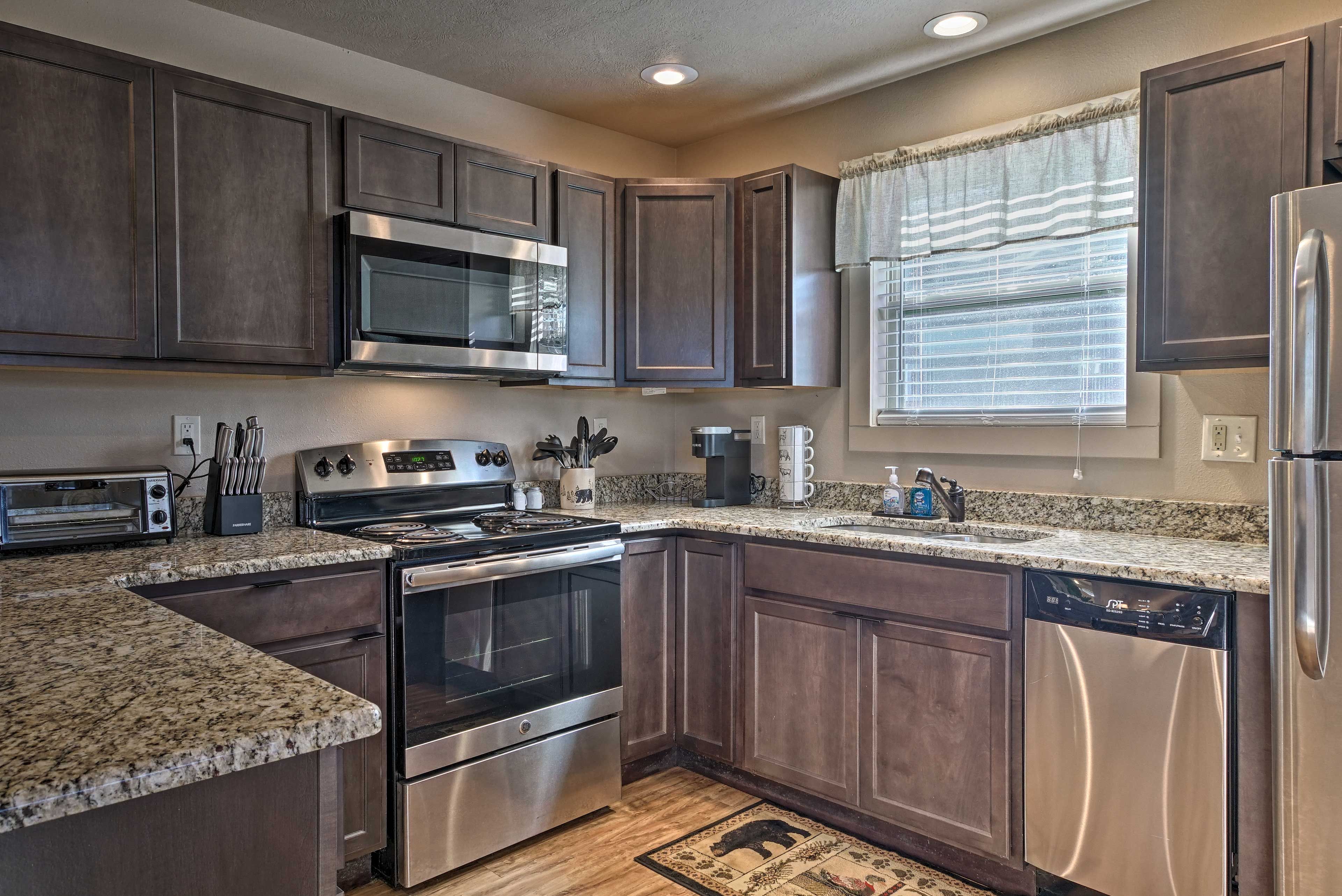 Kitchen | Dishware/Flatware