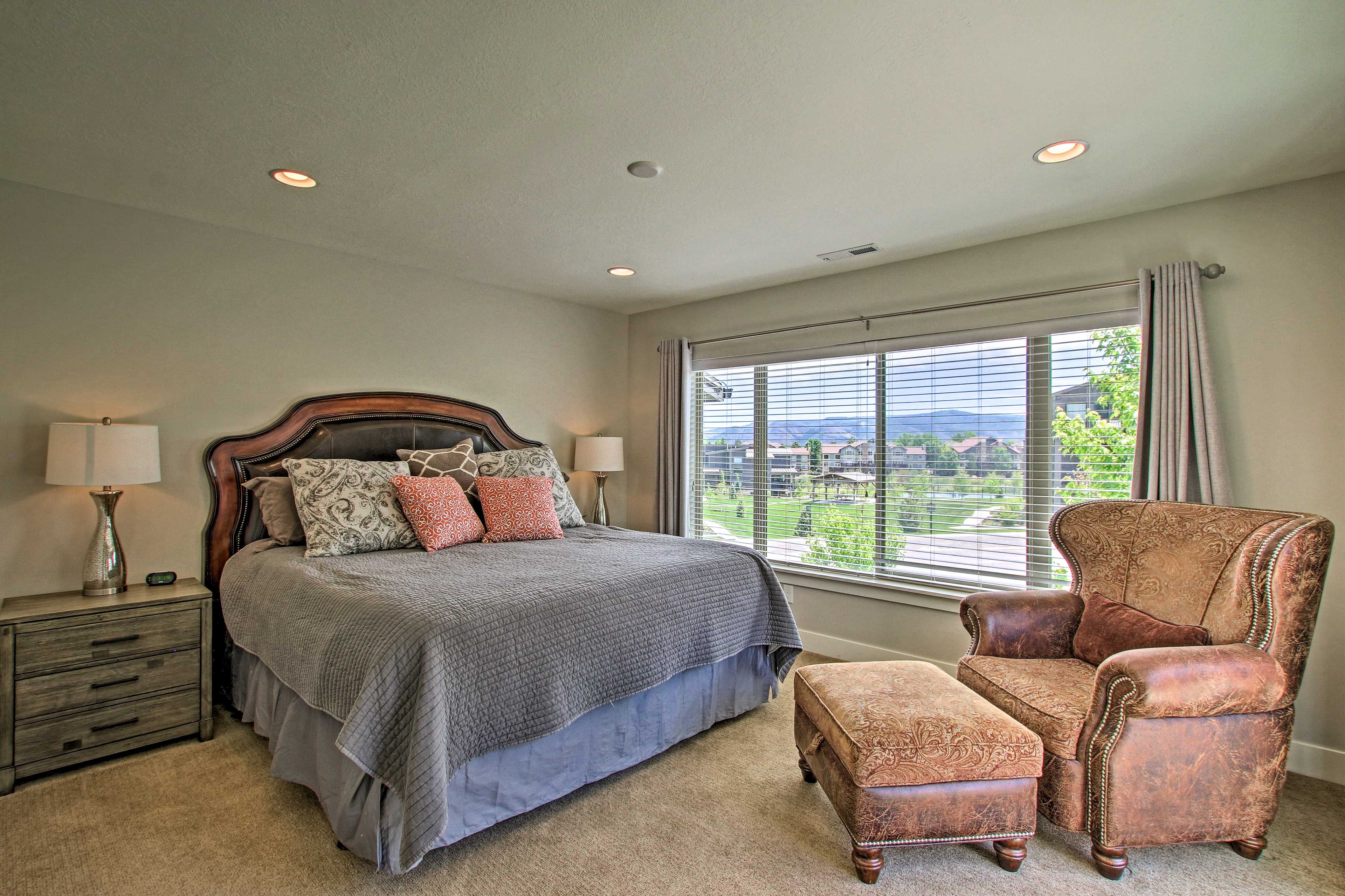 Bedroom 1 | King Bed