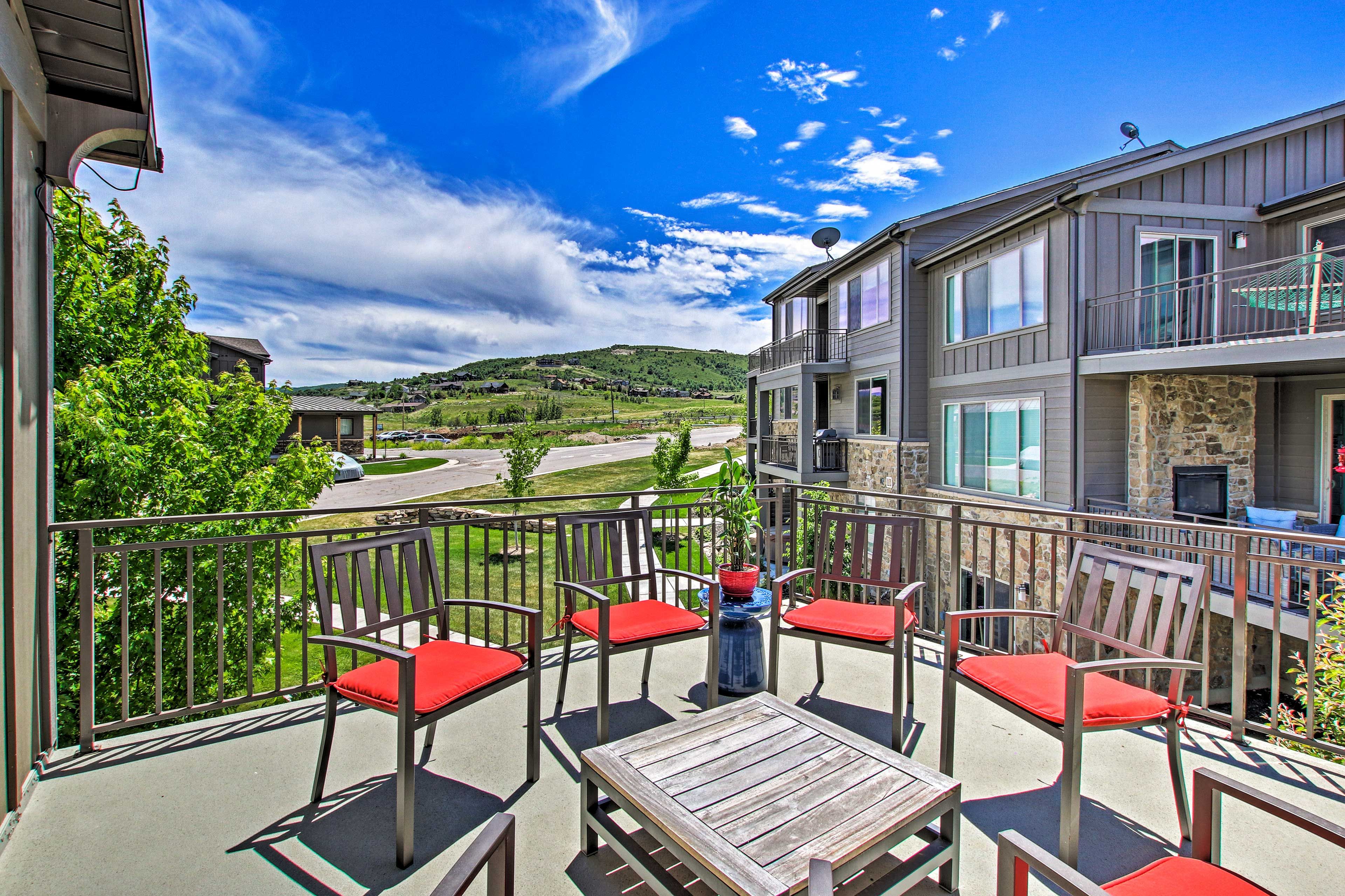 Deck | Outdoor Dining Area