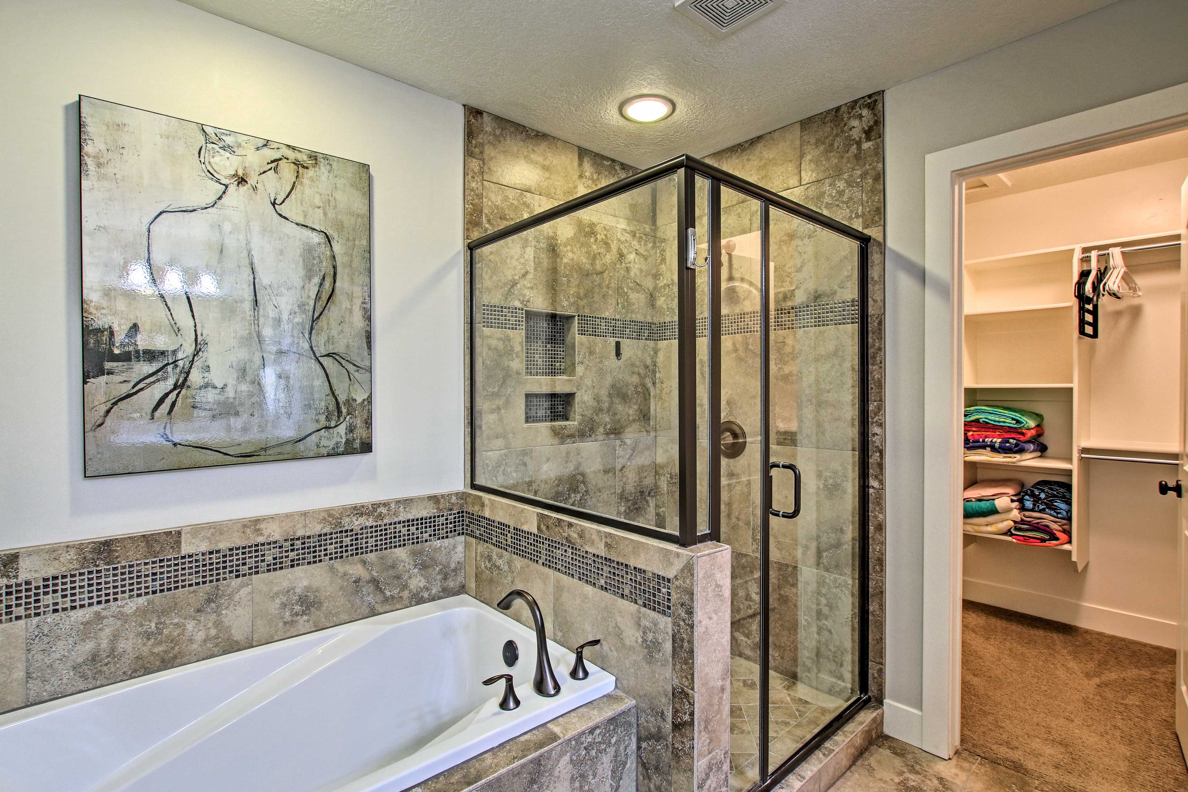 Full En-Suite Bathroom | Towels Provided