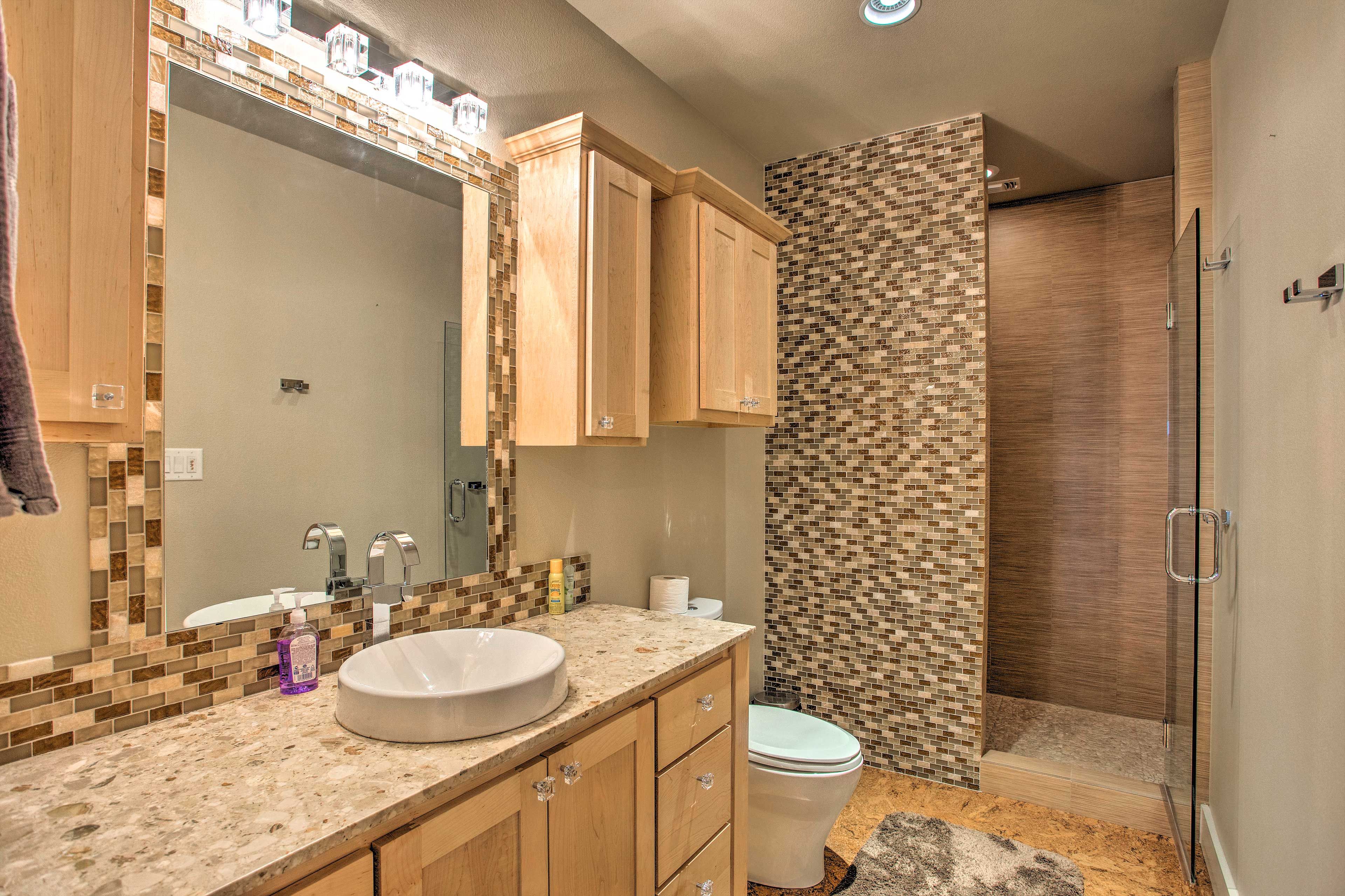 Full Bathroom | Towels & Toiletries Provided