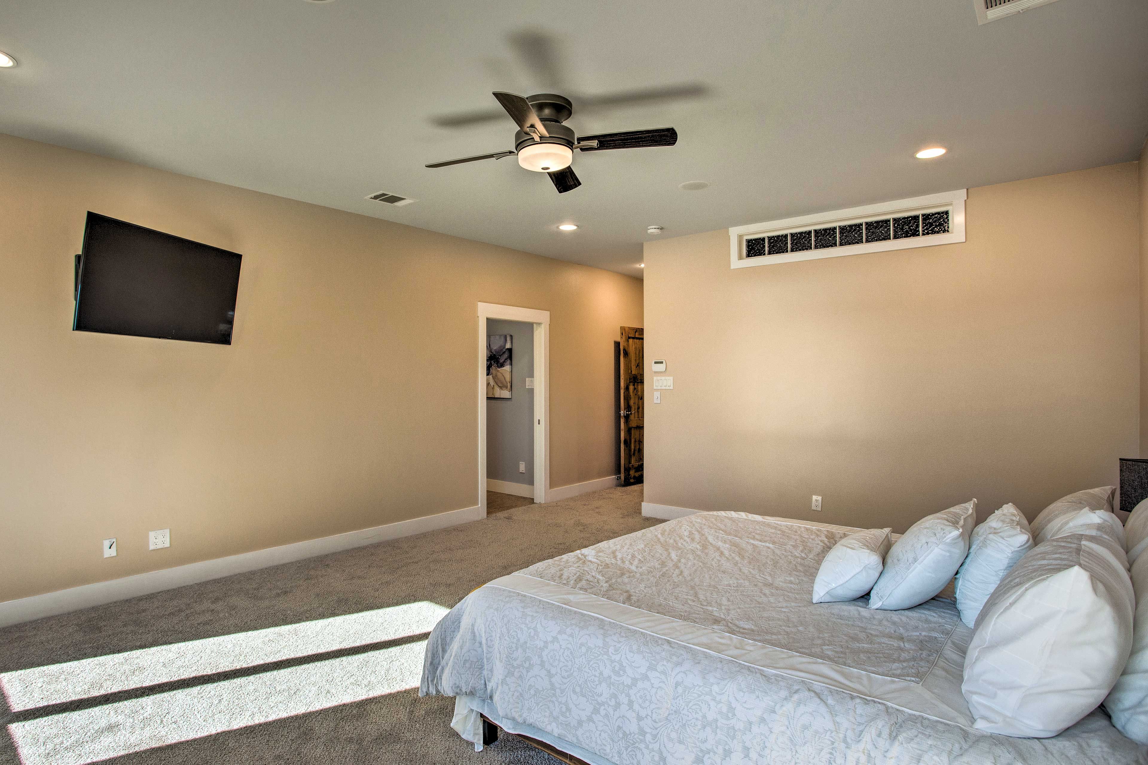 Bedroom 1 | Cable TV