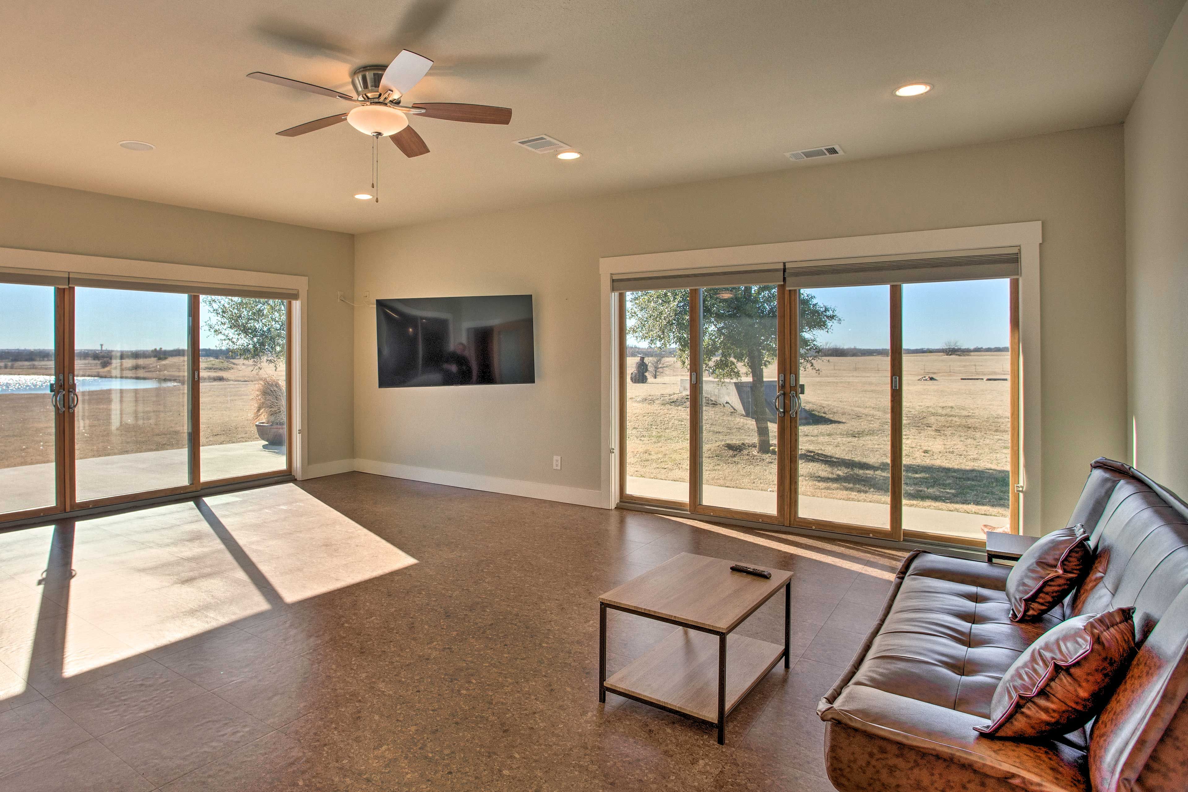 Family Room | Cable TV