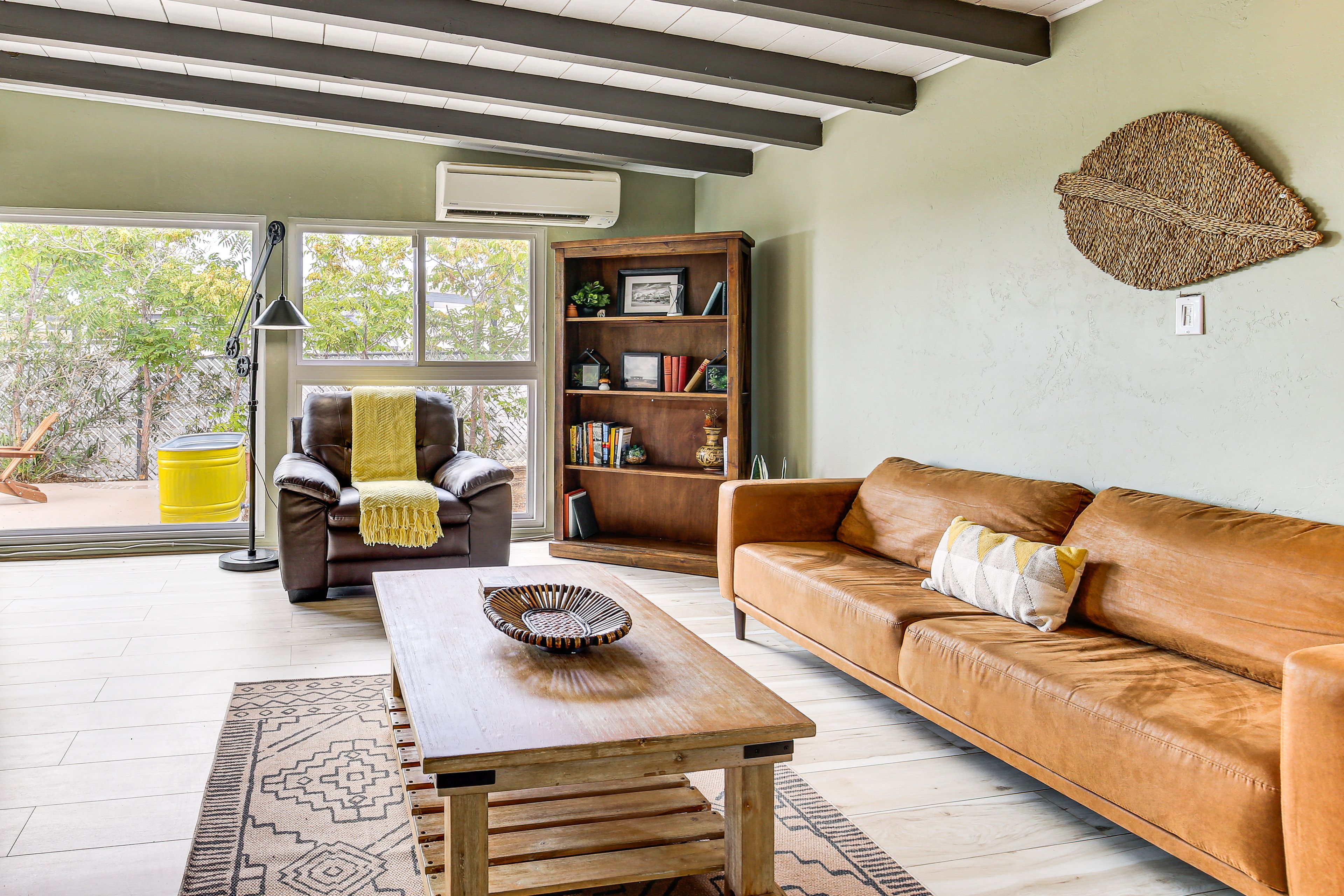 Living Room | Free WiFi | Smart TV | Central A/C