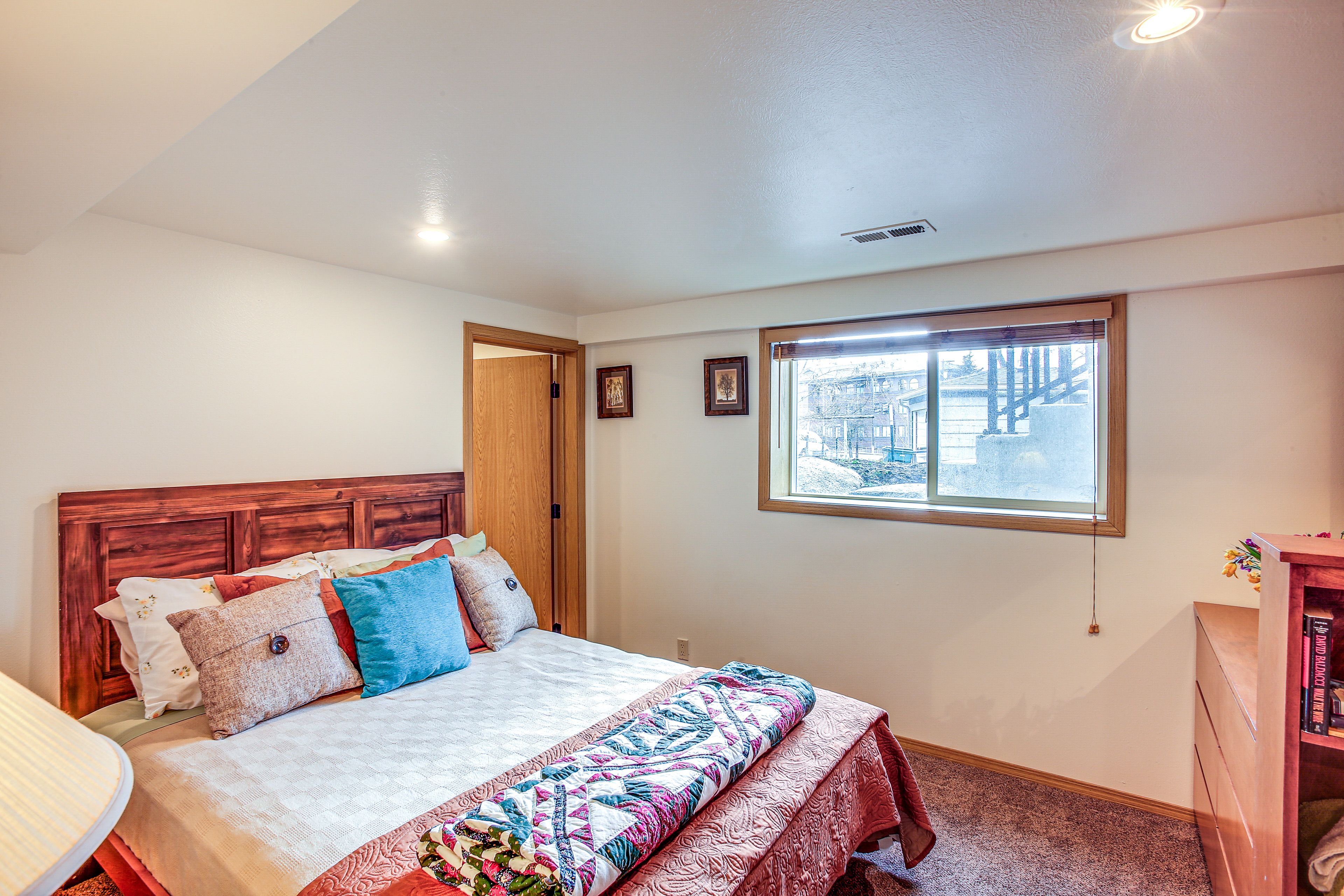 Bedroom 3 | Queen Bed | Workstation | 1st Floor