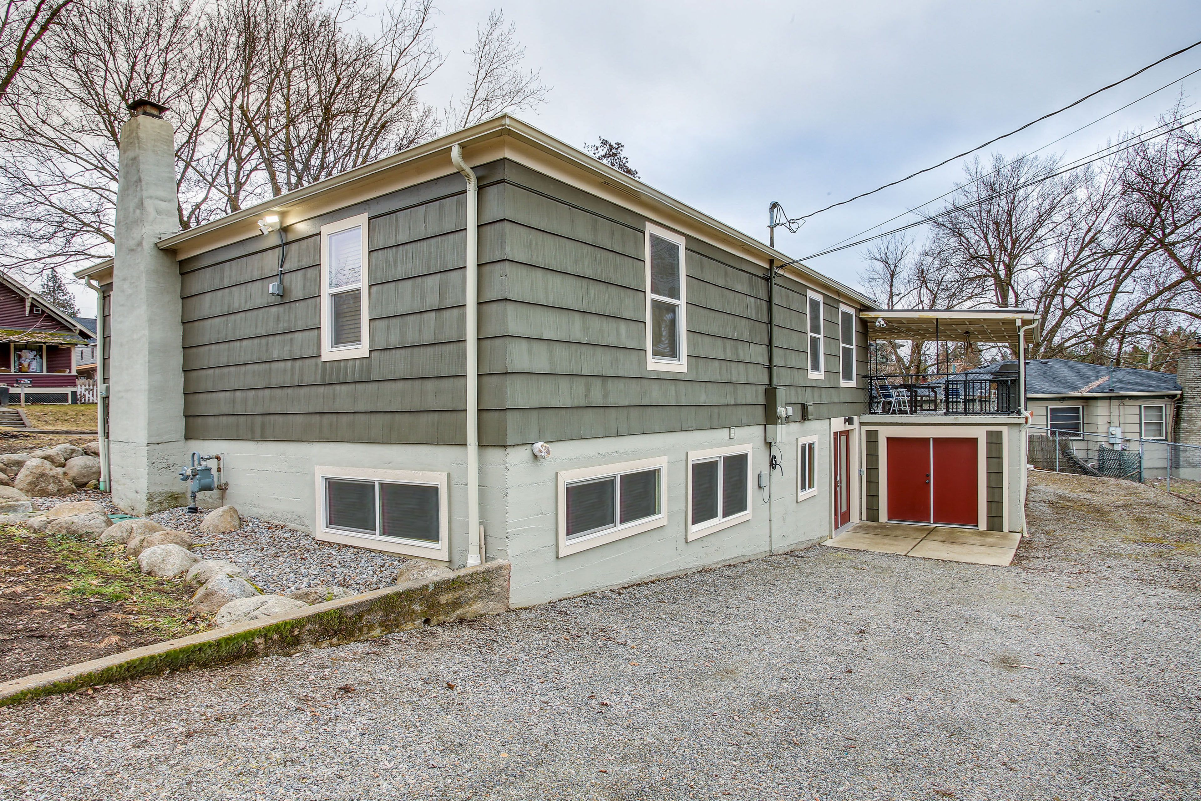 Parking | Driveway (5 Vehicles) | RV/Trailer Parking Allowed | Street Parking