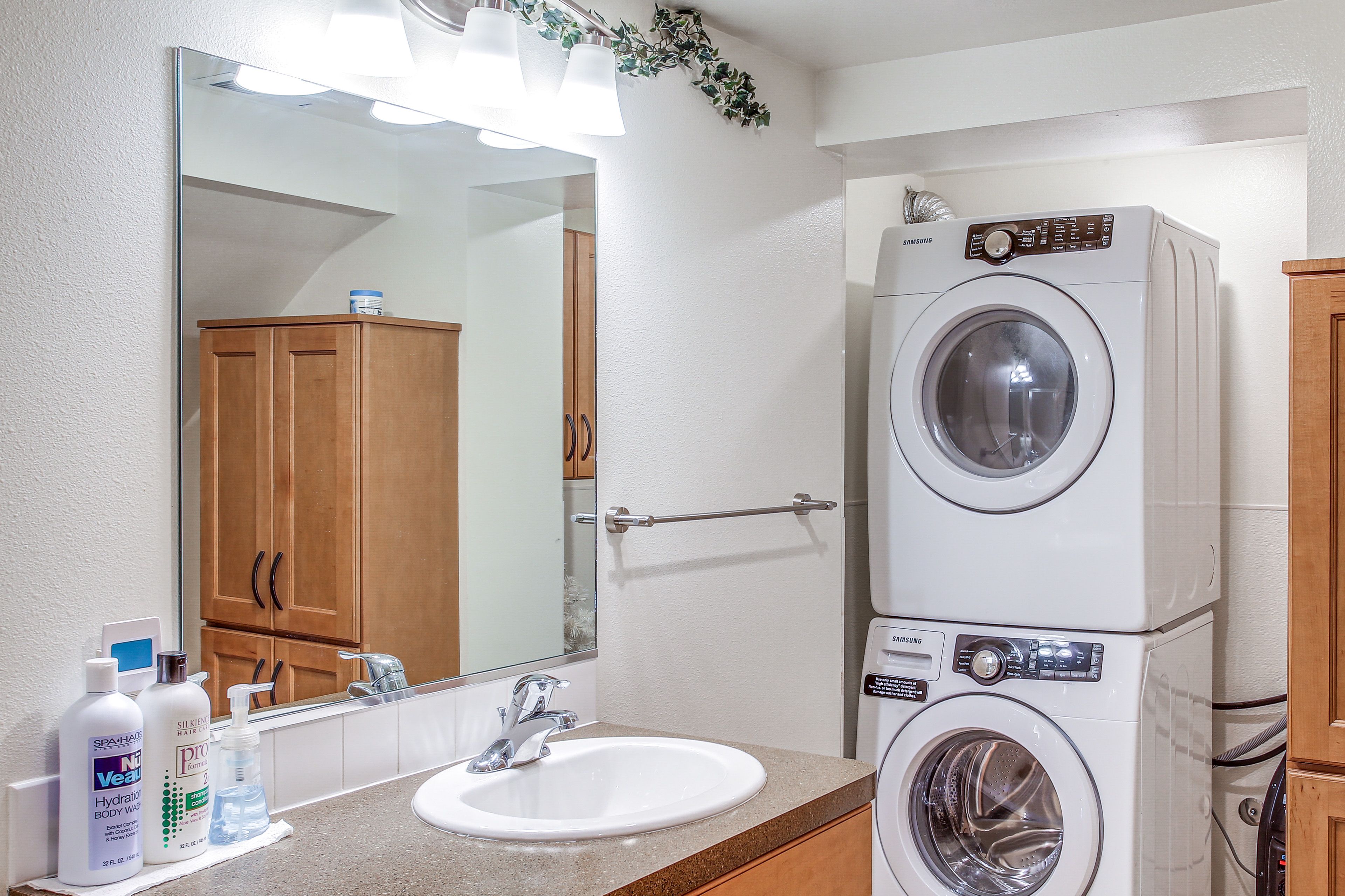 Full Bathroom | Shower | Laundry Area 1 | 1st Floor