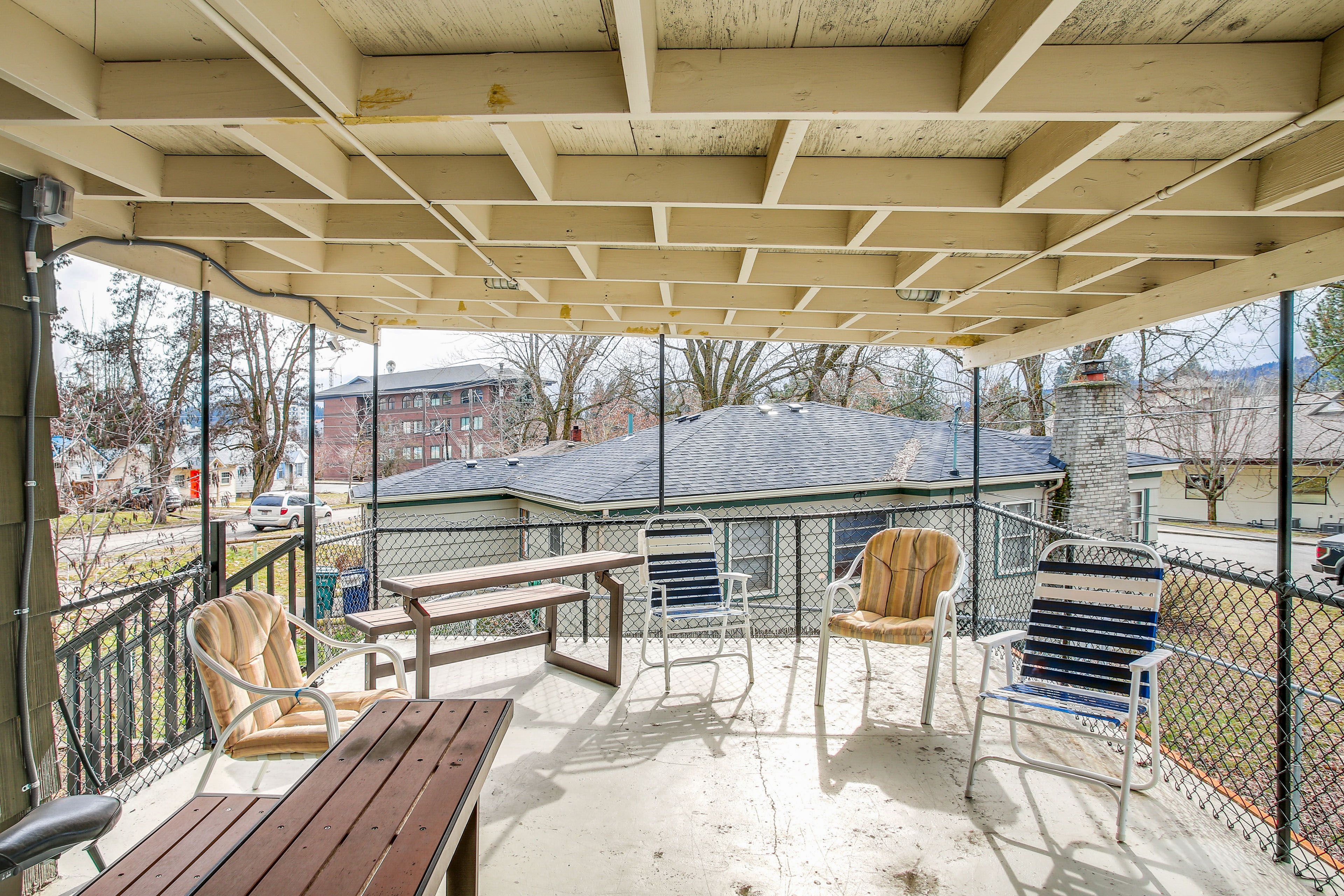 Covered Patio | Gas Grill