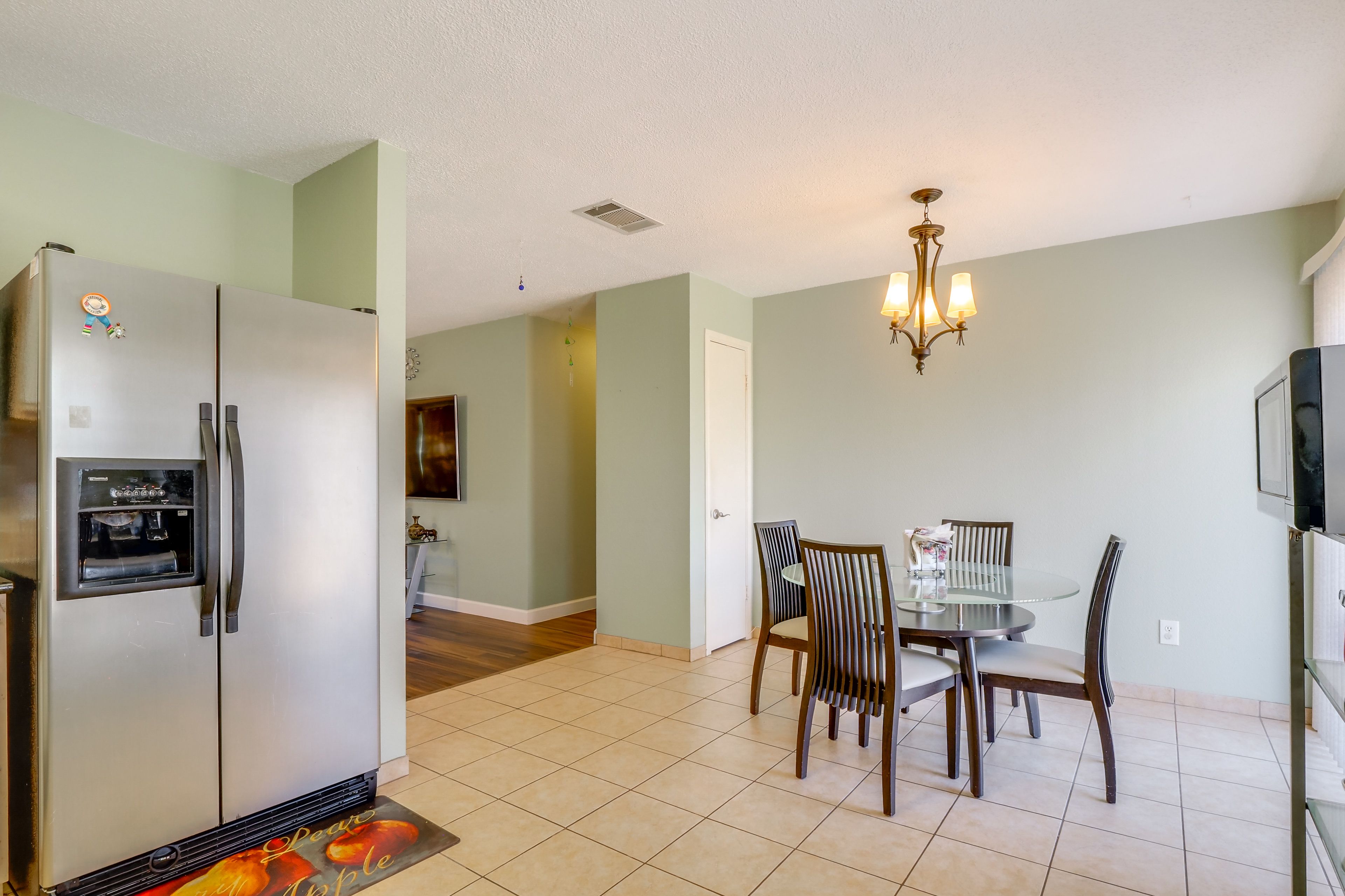 Dining Area | Dishes & Flatware Provided