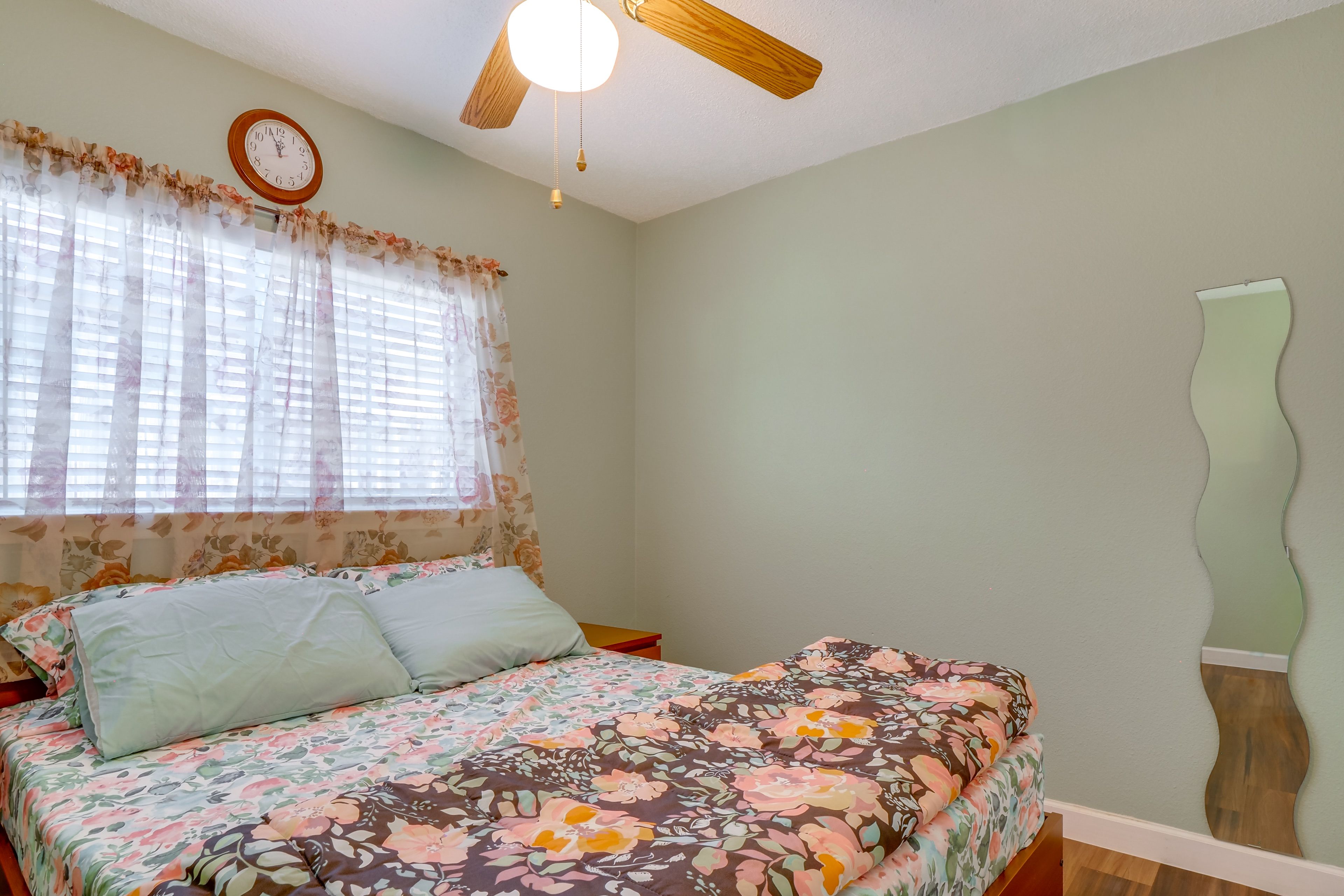 Bedroom 2 | Queen Bed