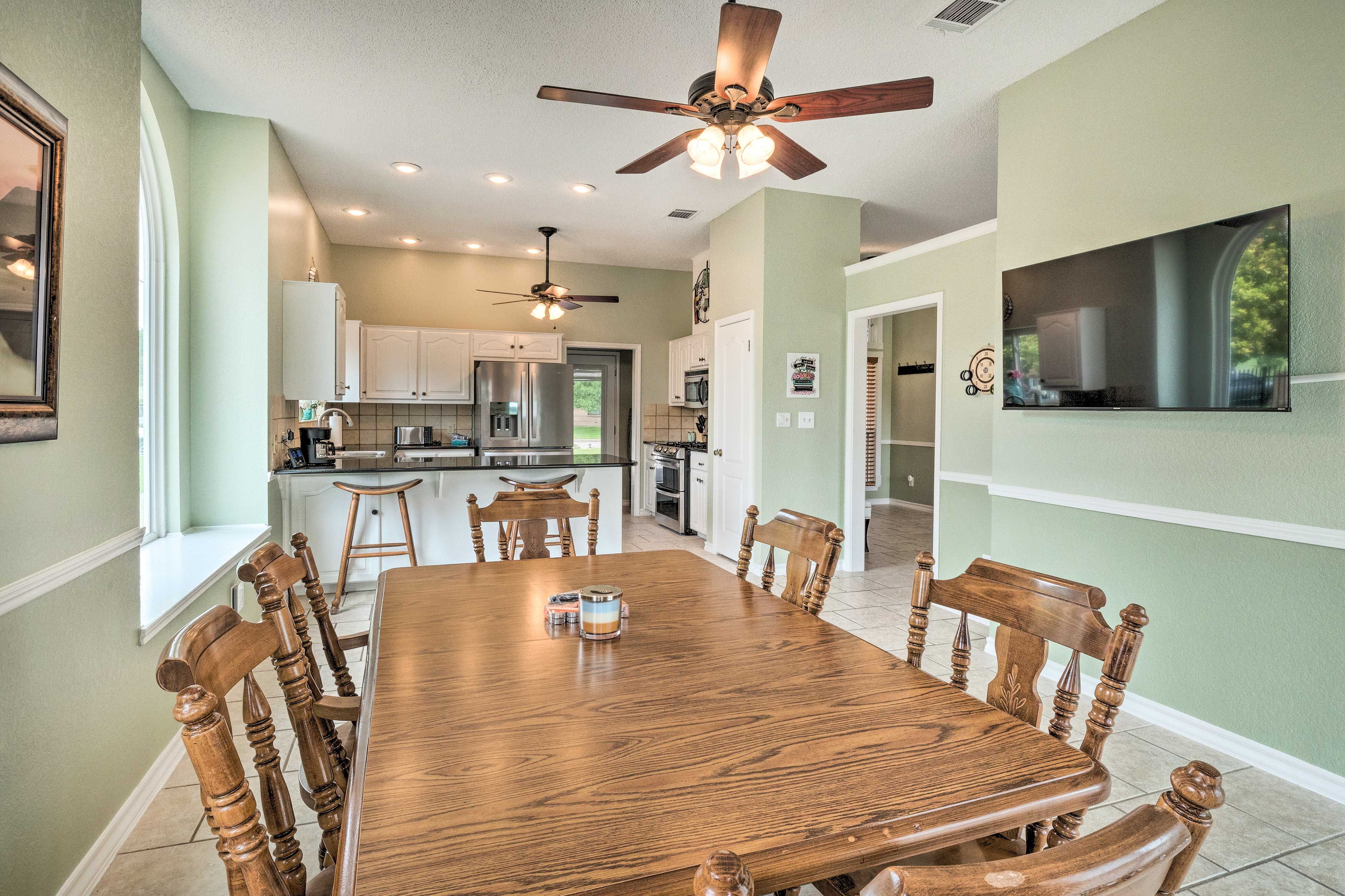 Dining Room | Smart TV