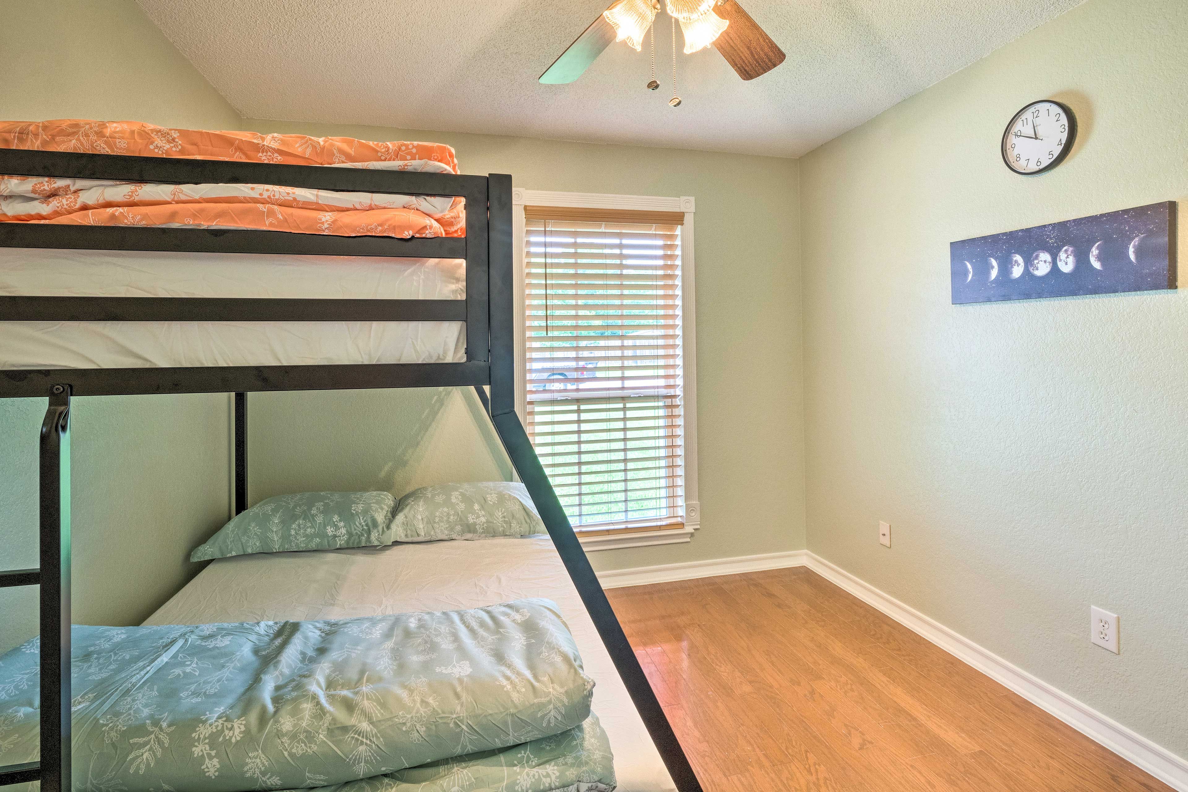 Bedroom 3 | Twin/Full Bunk Bed