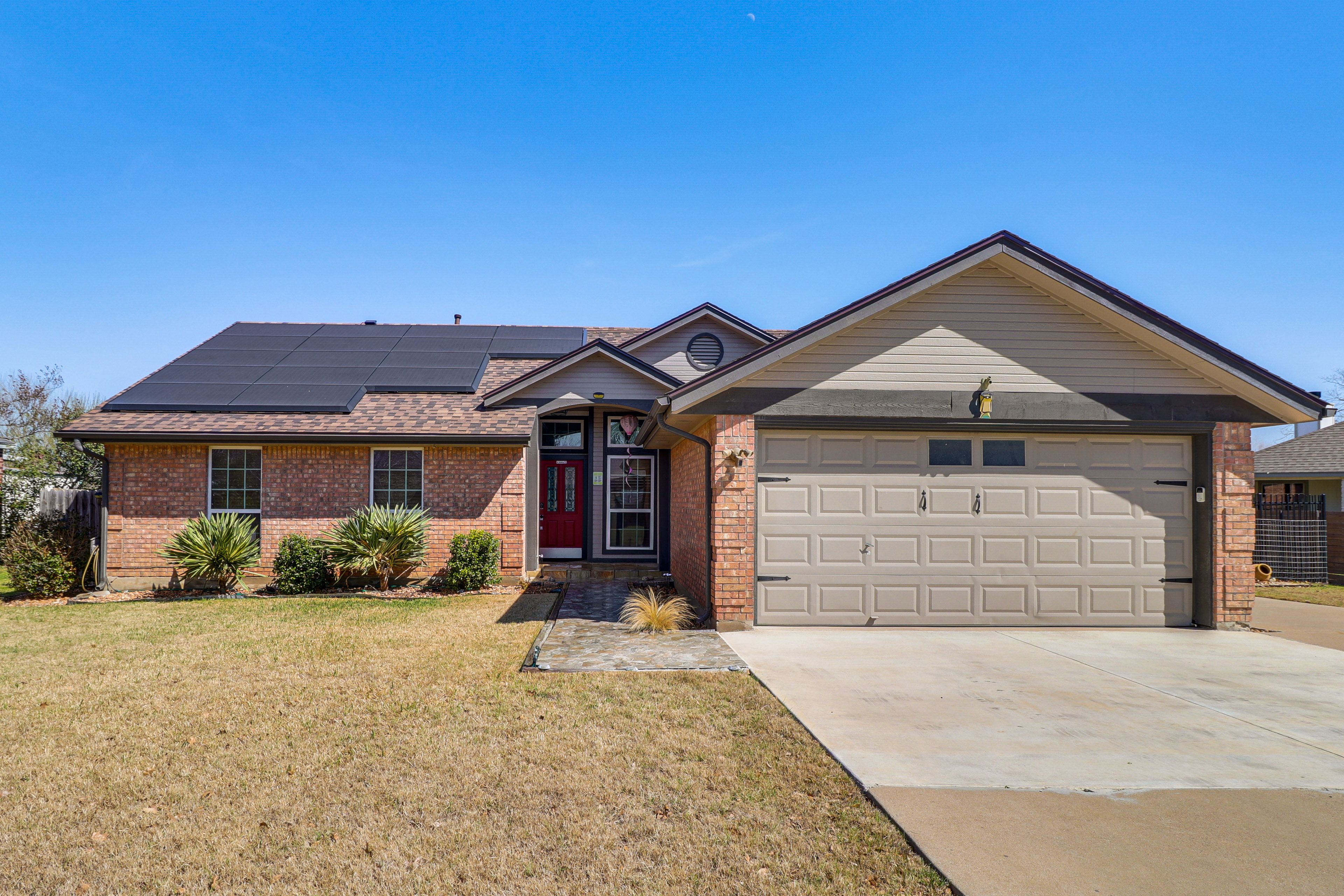 Parking | Garage (2 vehicles) | Driveway (2 Vehicles) | RV & Trailer Parking