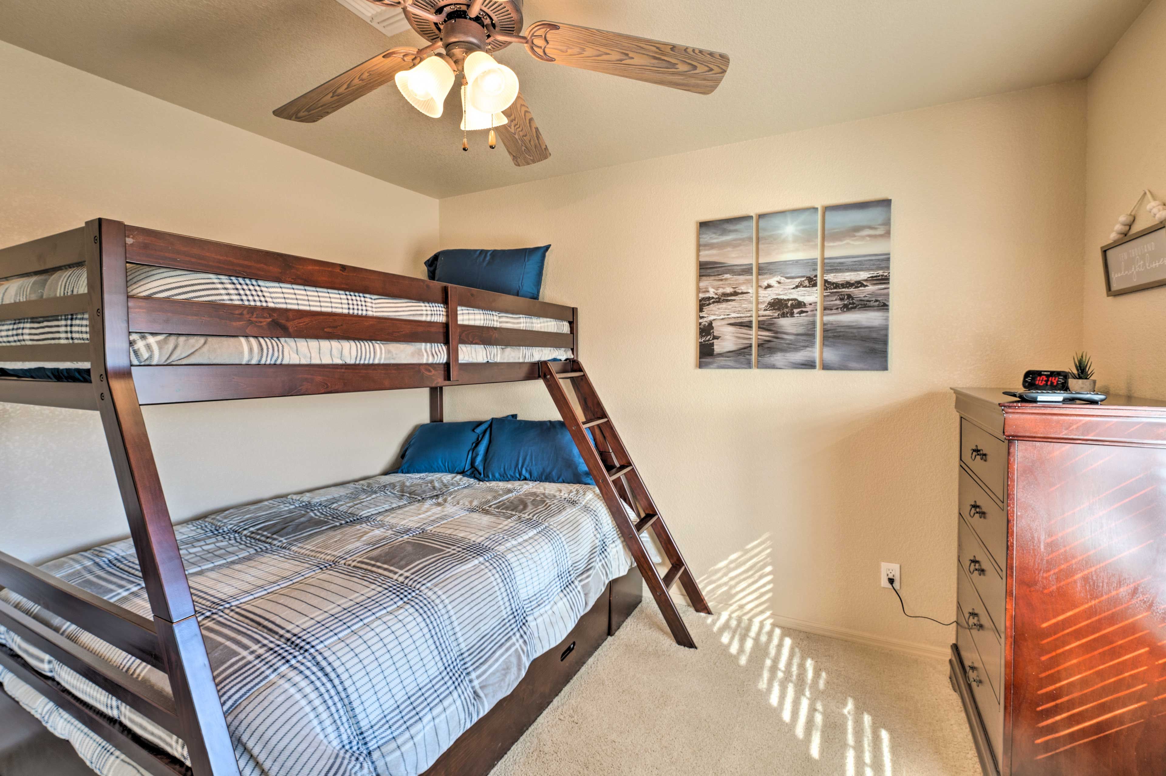 Bedroom 3 | Smart TV w/ Cable