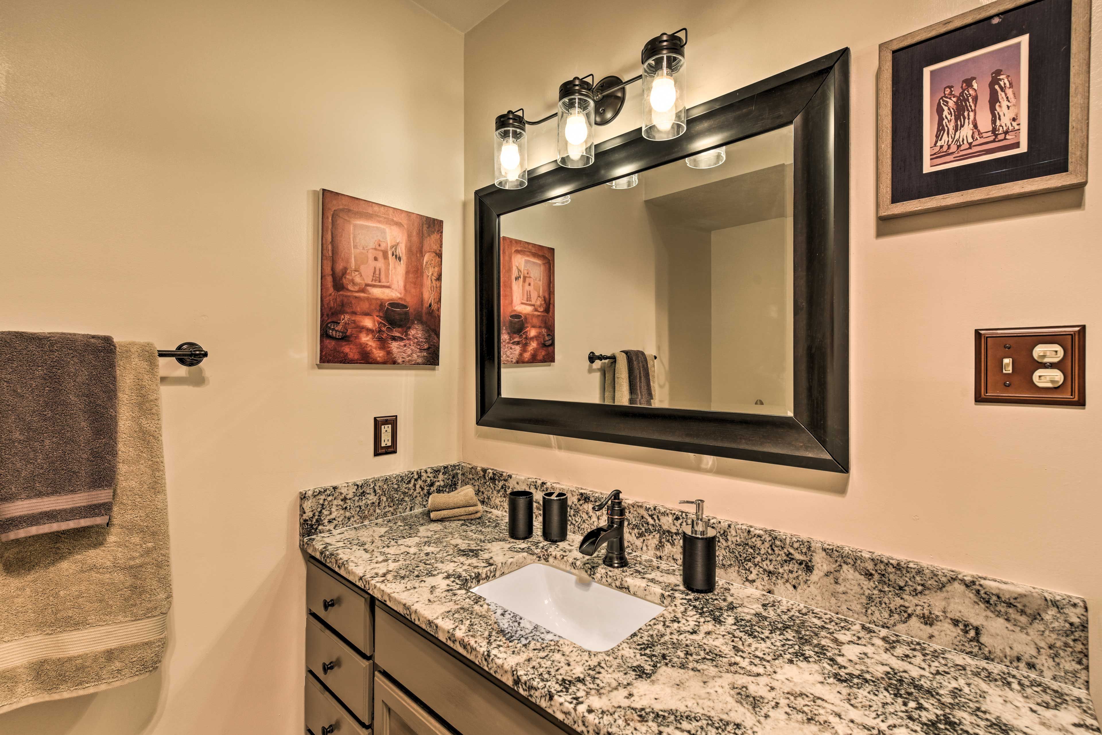 Full Bathroom | Linens & Towels Provided