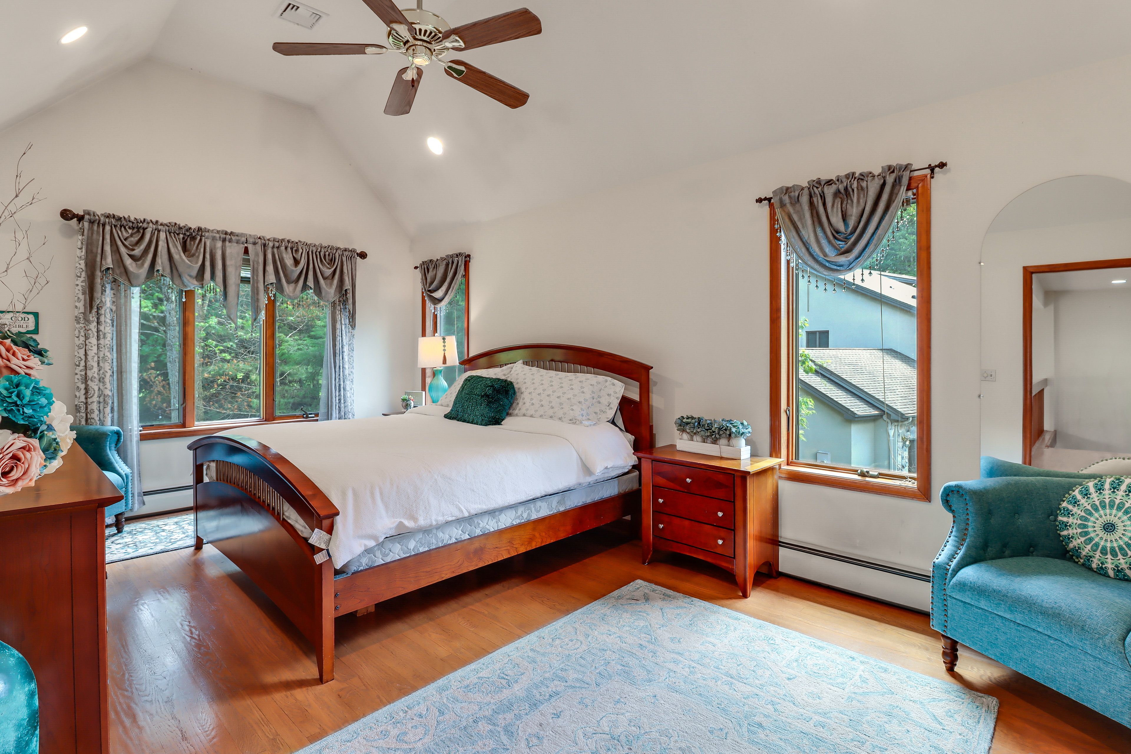 Bedroom Suite 1 | King Bed | 2nd Floor