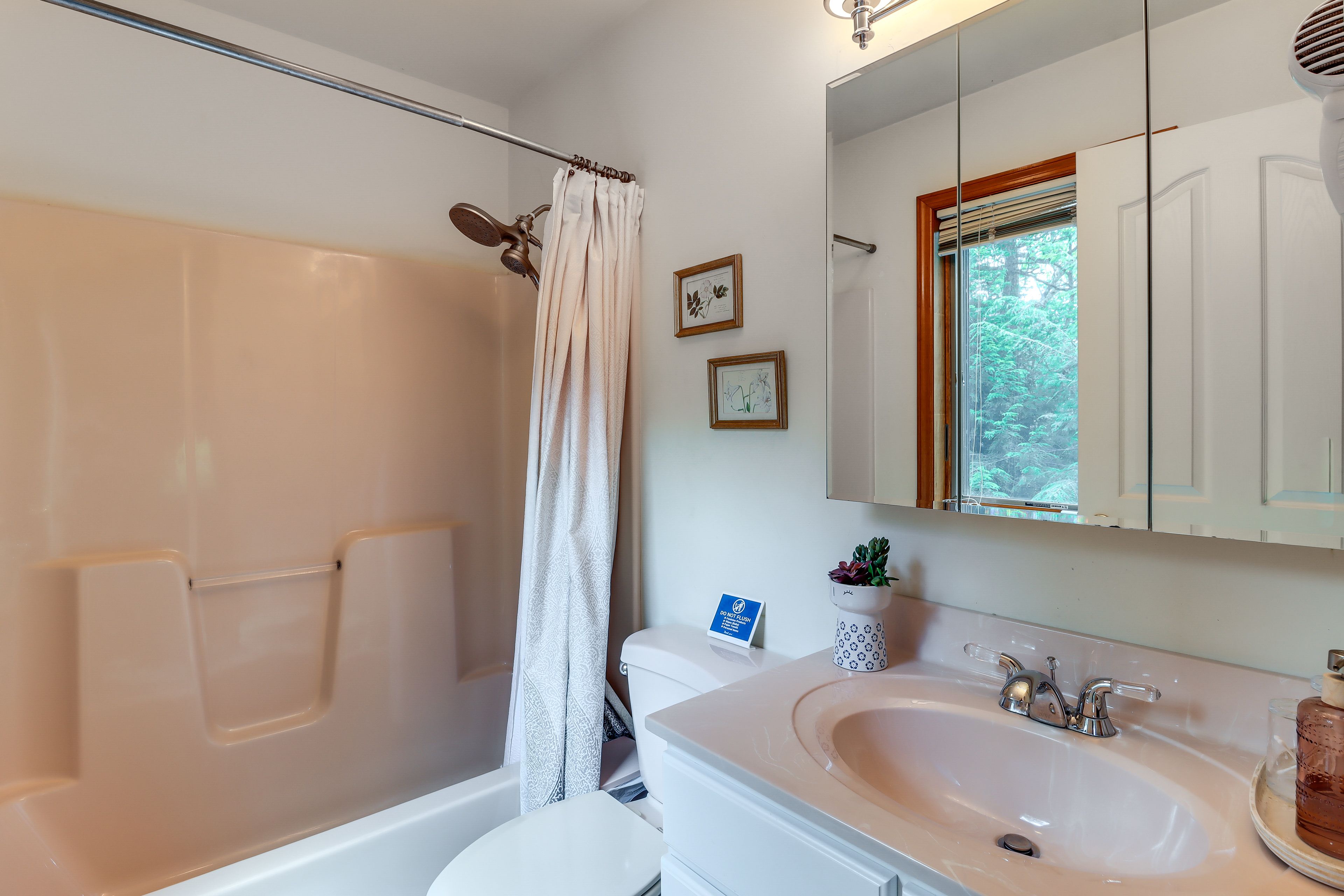 Full Bathroom | 1st Floor