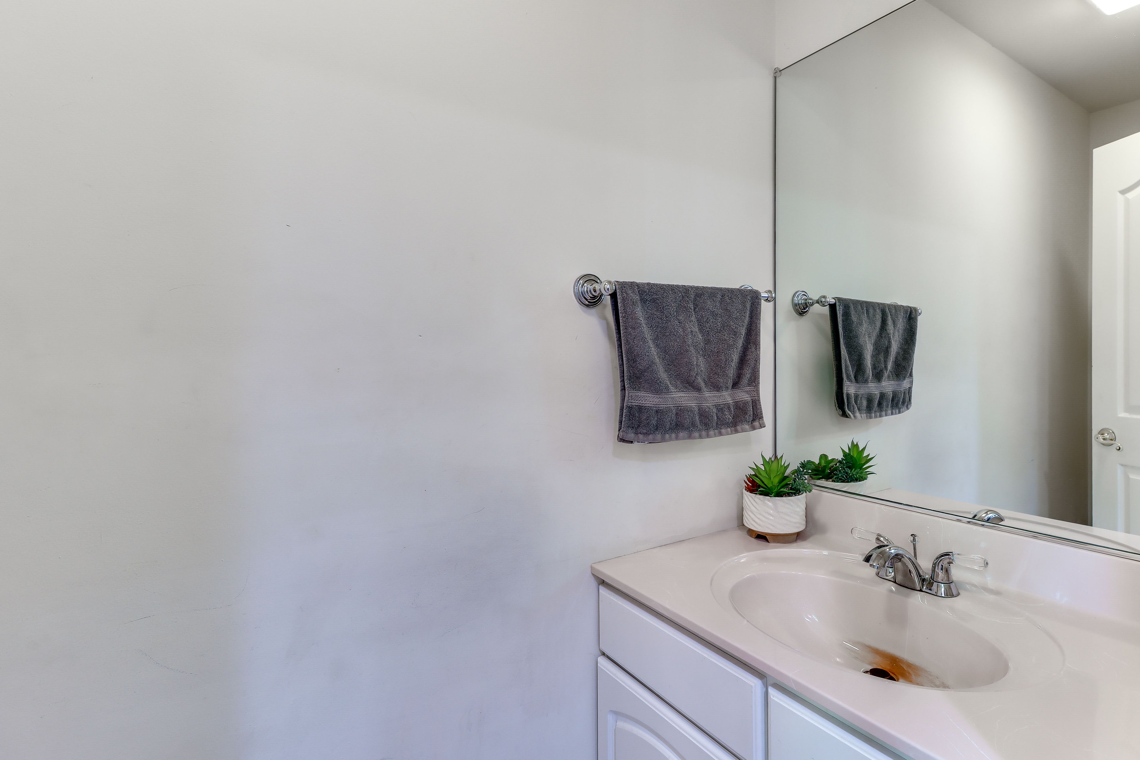 Half Bathroom | 1st Floor