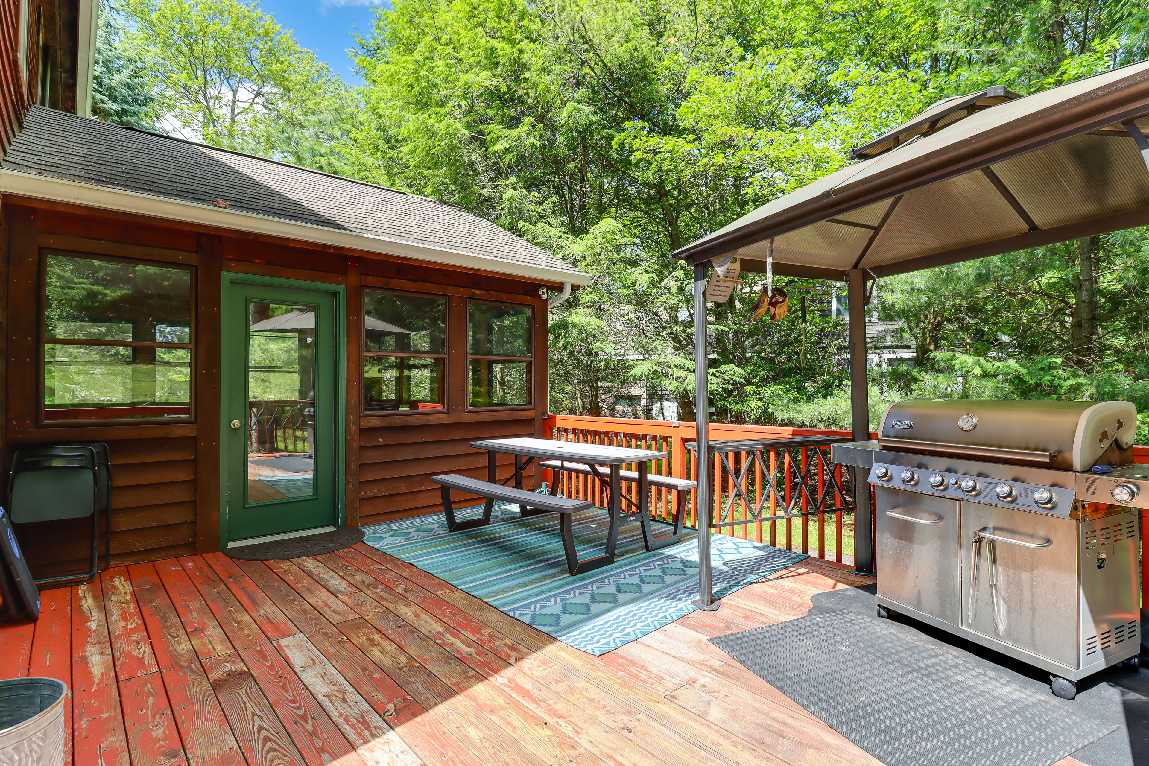 Furnished Deck | Dining Area | Gas Grill