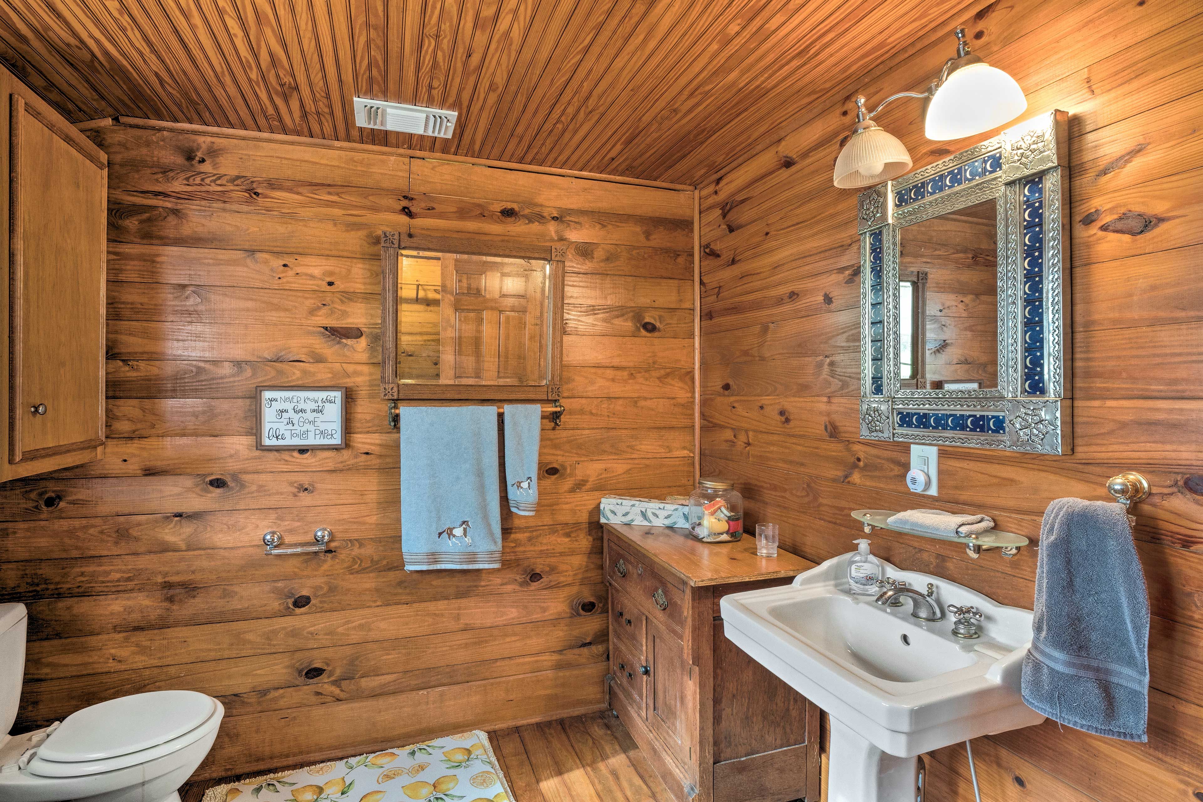 Full Bathroom | Complimentary Toiletries