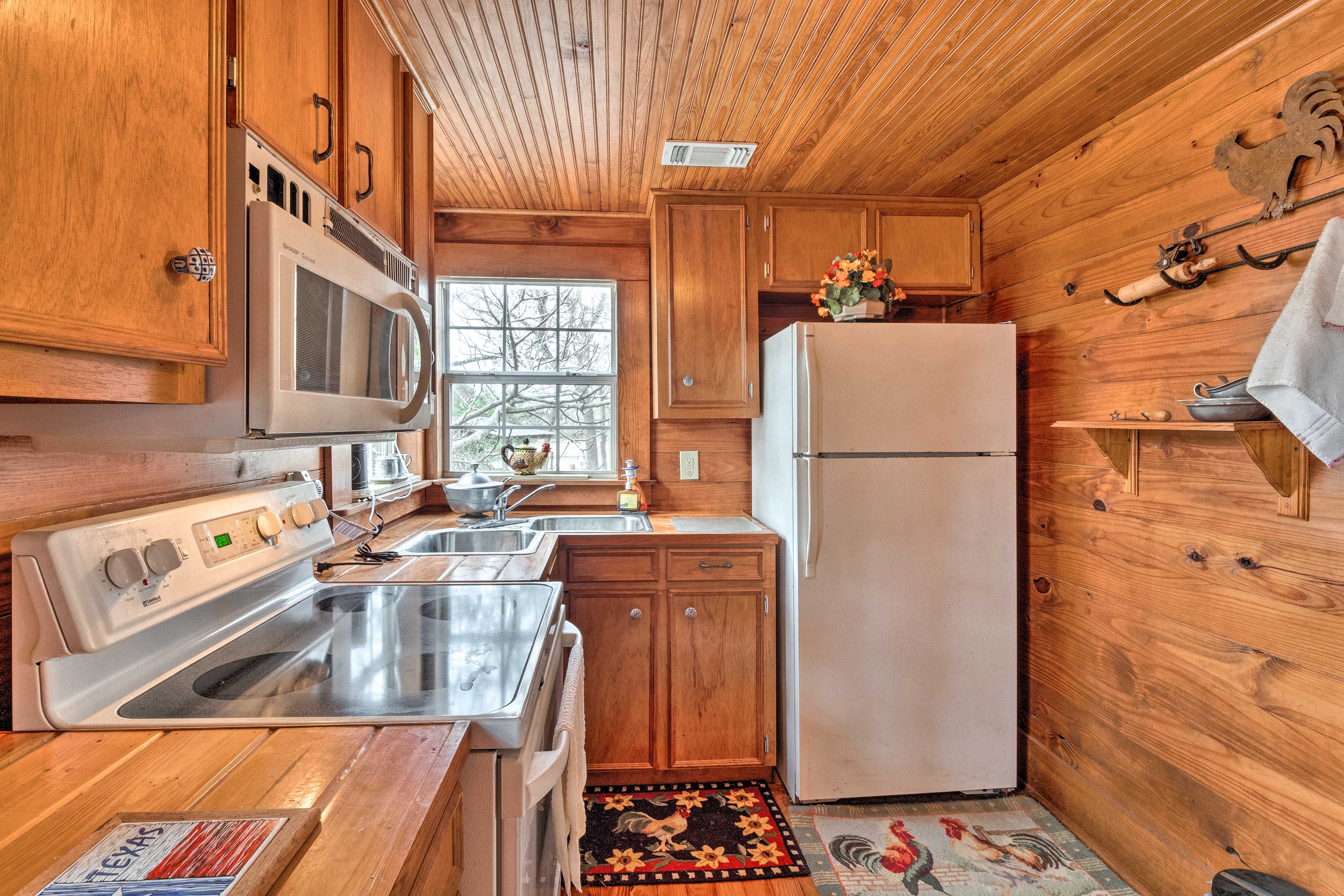 Well-Equipped Kitchen | Dishware & Flatware