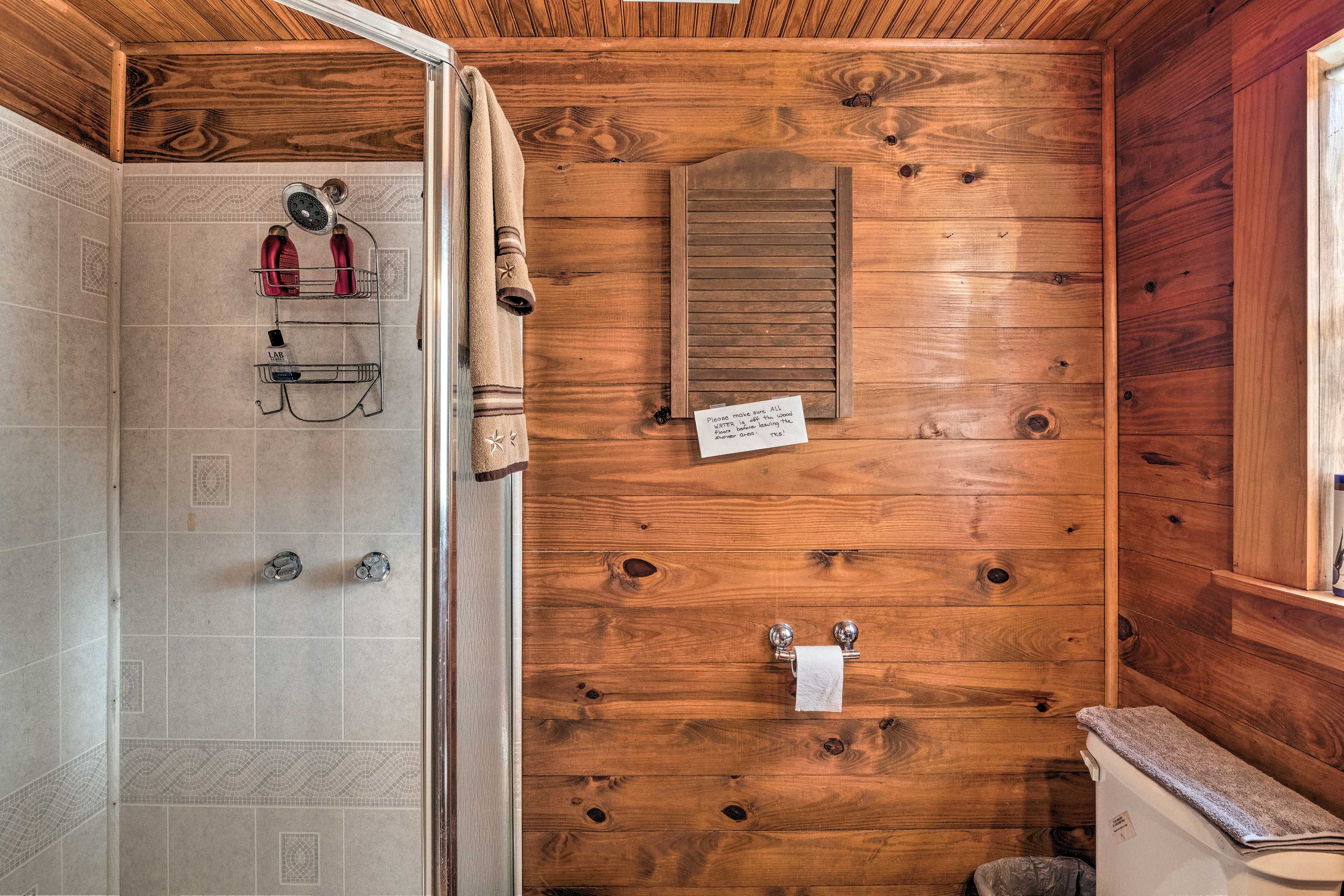Full Bathroom | Complimentary Toiletries