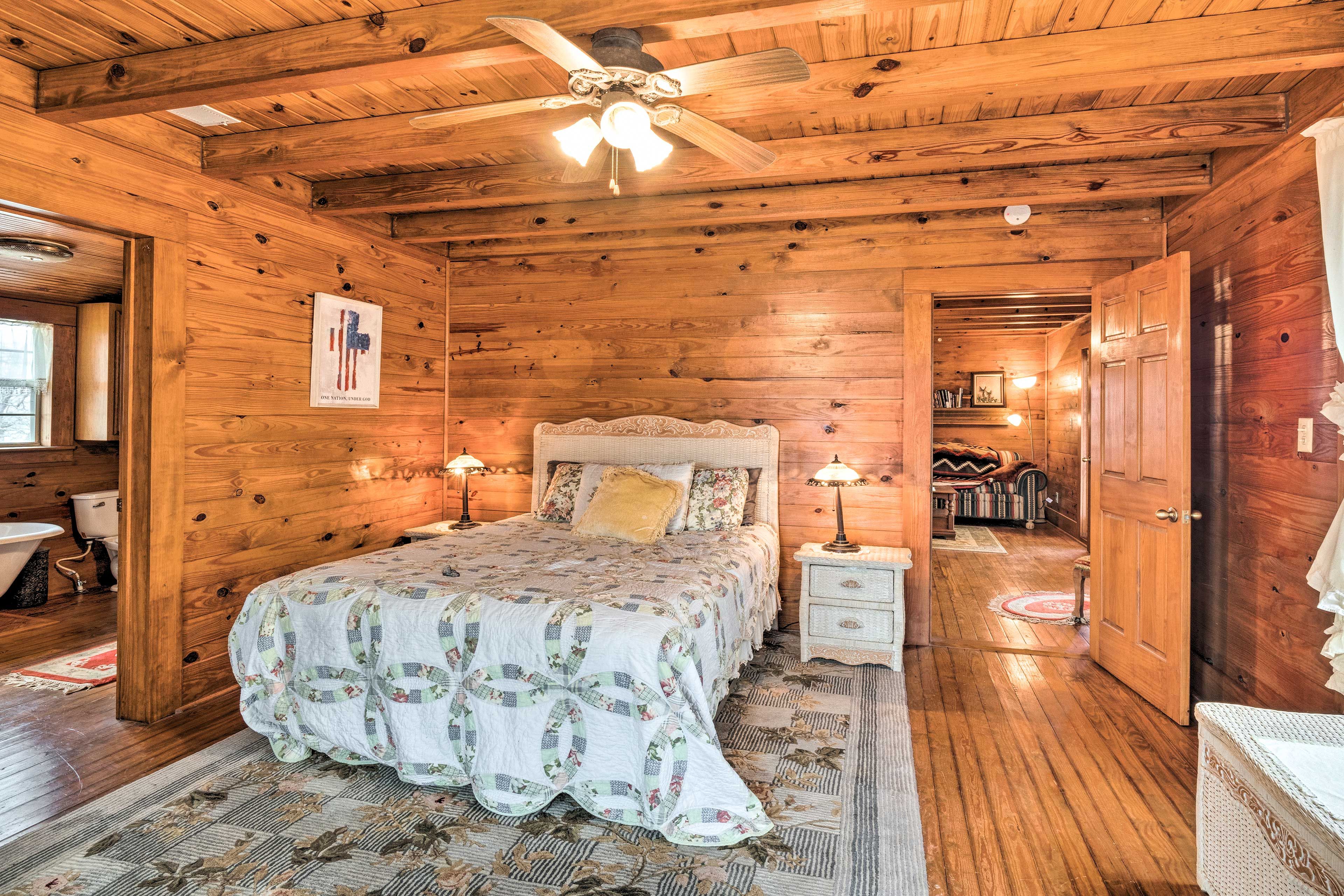 Bedroom 1 | Queen Bed | Main Floor