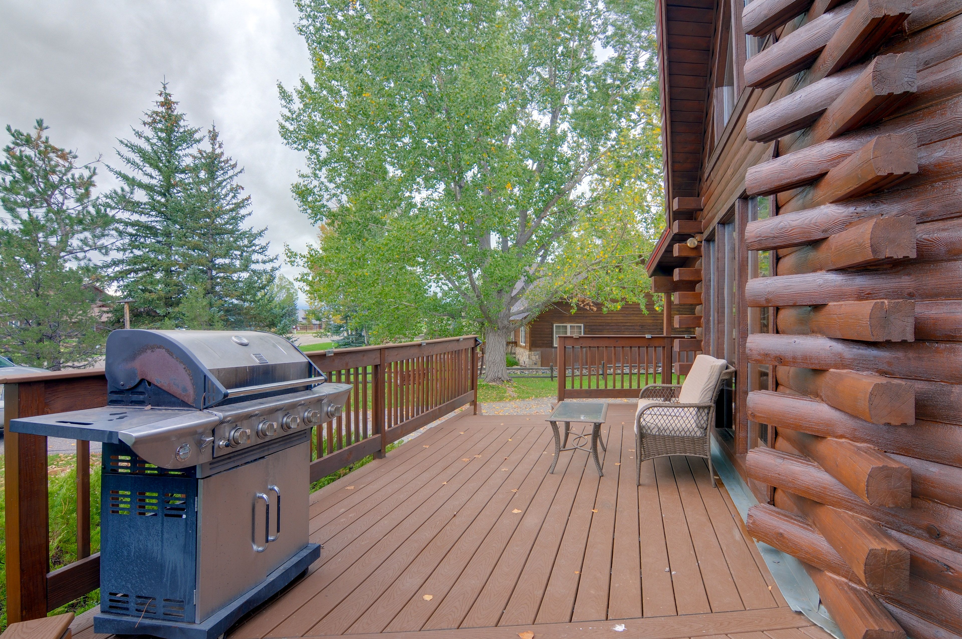 Wraparound Deck | Gas Grill